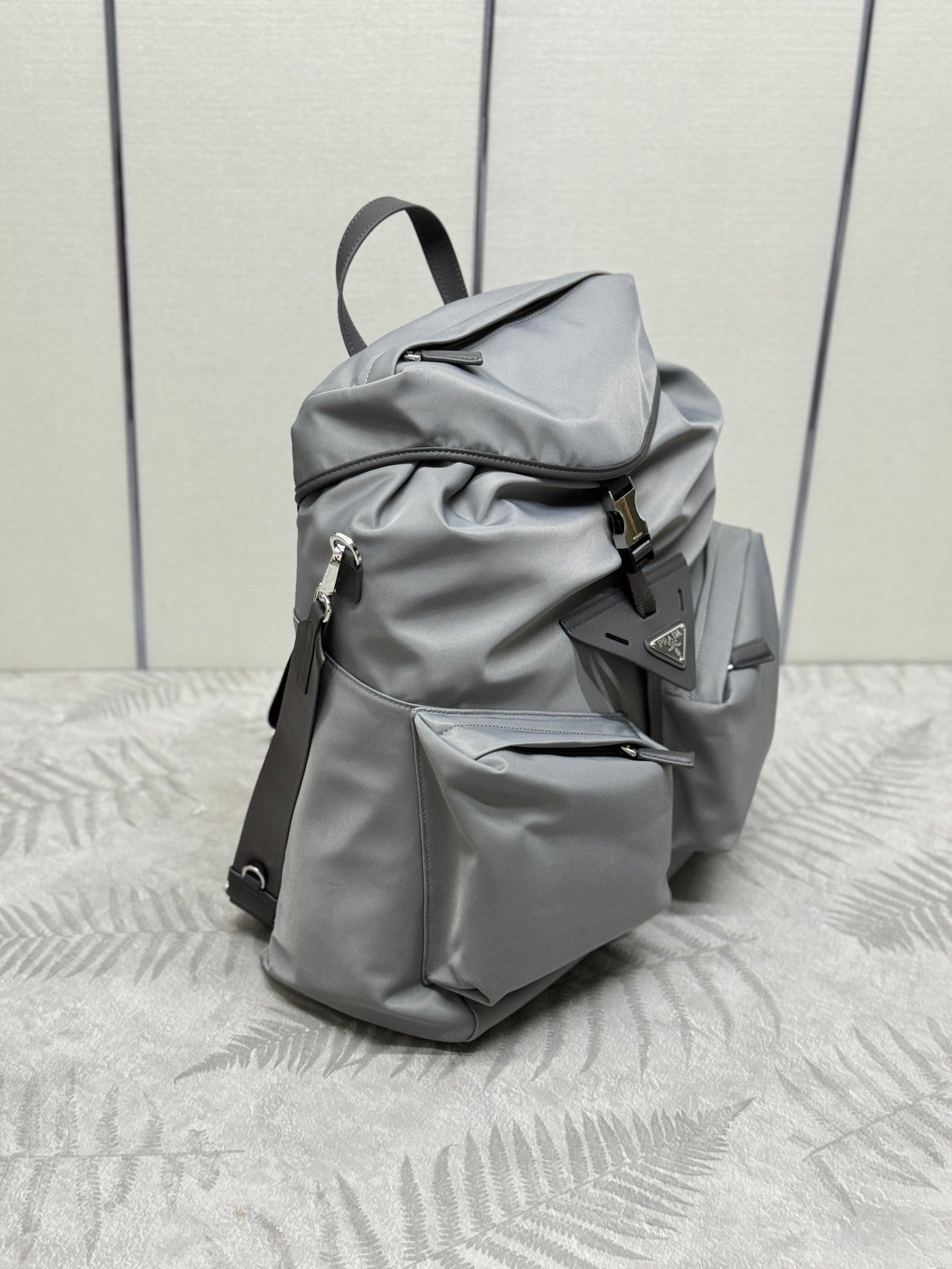 TRIANGLE LOGO BACKPACK 42 IN RHINO GRAY RE-NYLON mysite