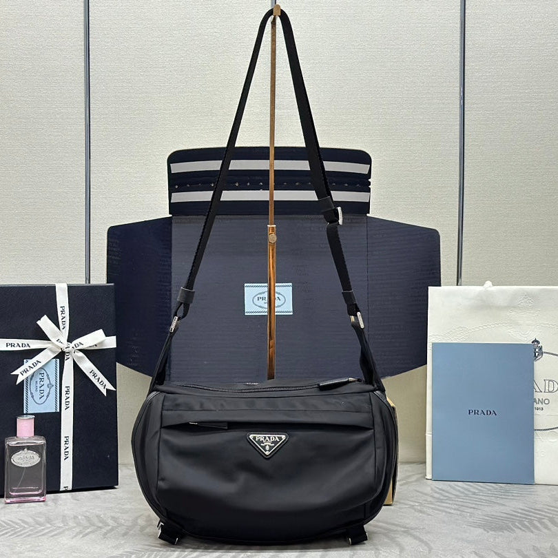 SHOULDER BAG 27 IN BLACK RE-NYLON TRIANGLE LOGO mysite