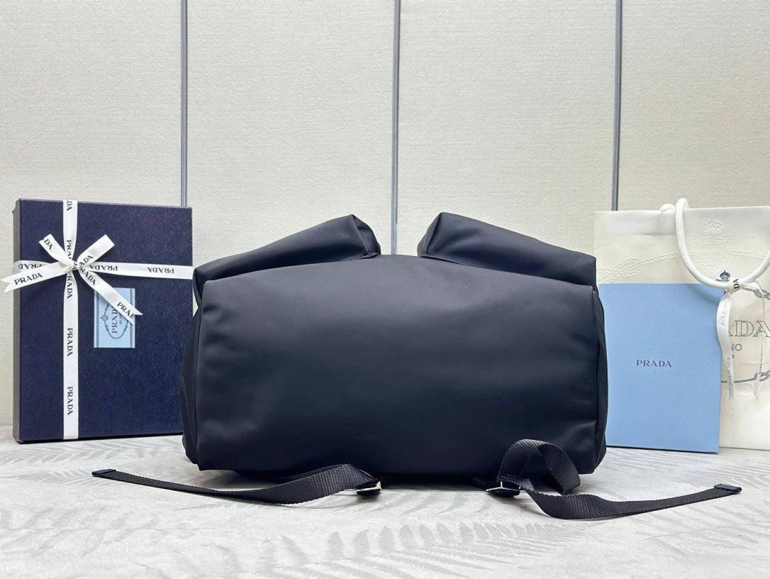 TRIANGLE LOGO BACKPACK 42 IN BLACK RE-NYLON mysite