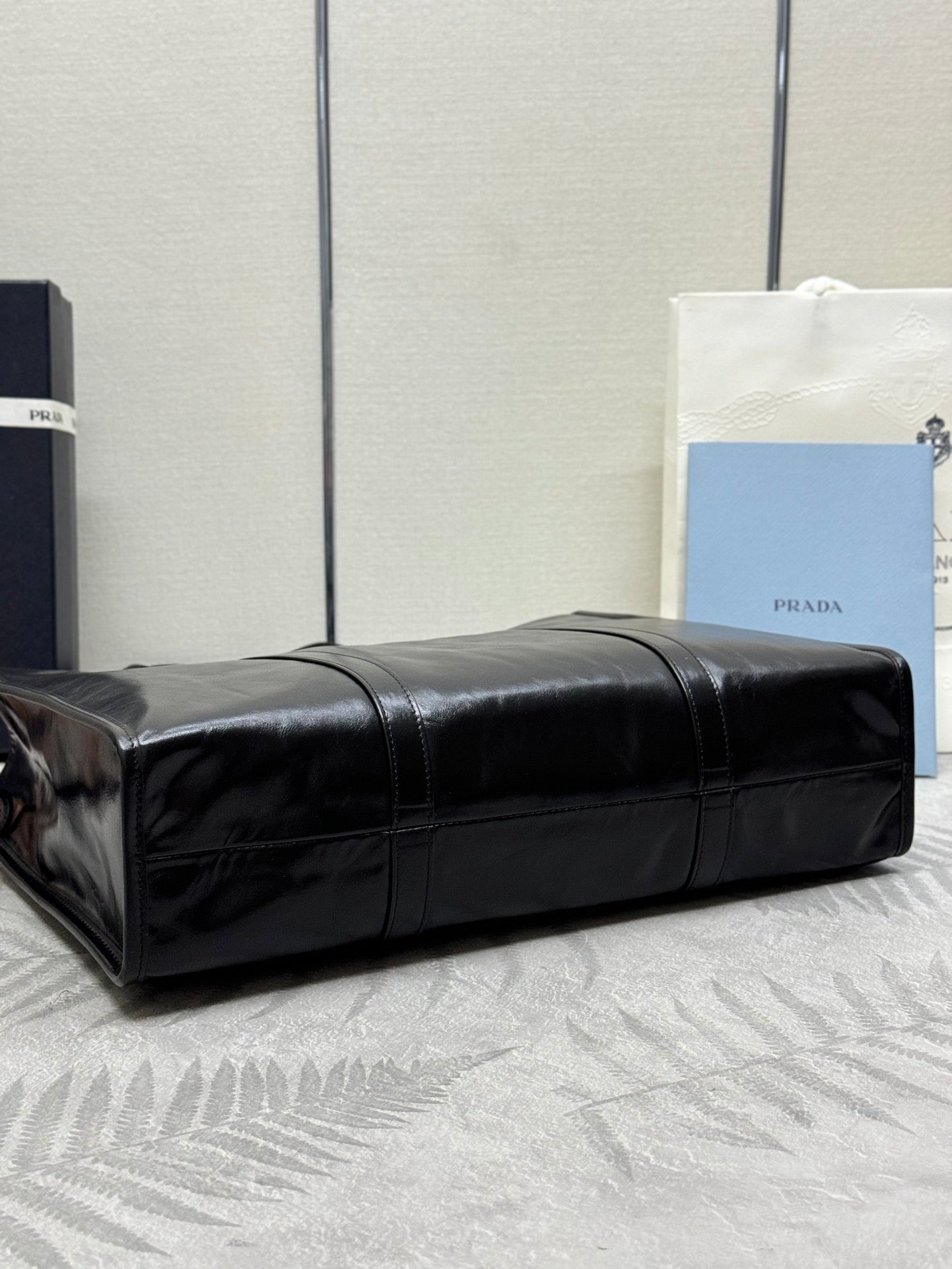 TOTE BAG 39 IN BLACK SMOOTH CALFSKIN mysite