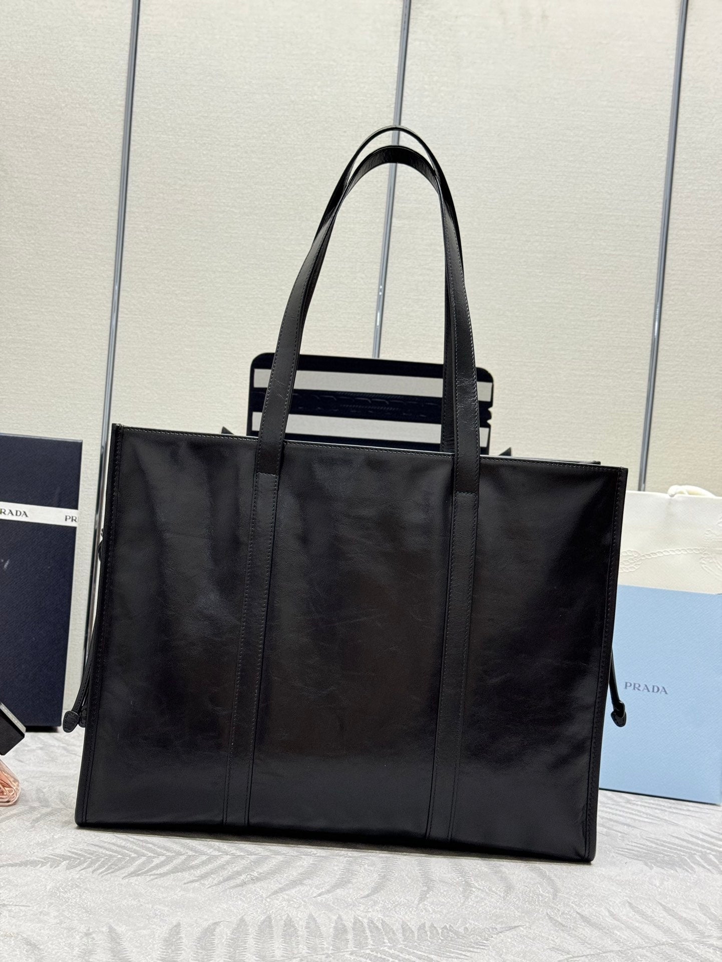 TOTE BAG 39 IN BLACK SMOOTH CALFSKIN mysite