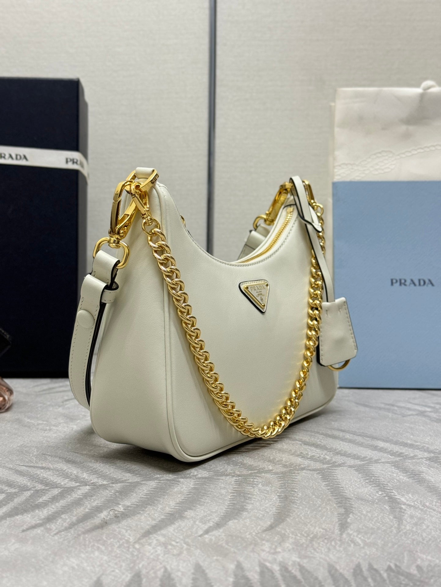 HOBO BAG 23 IN WHITE NAPPA LAMBSKIN GOLD CHAIN mysite