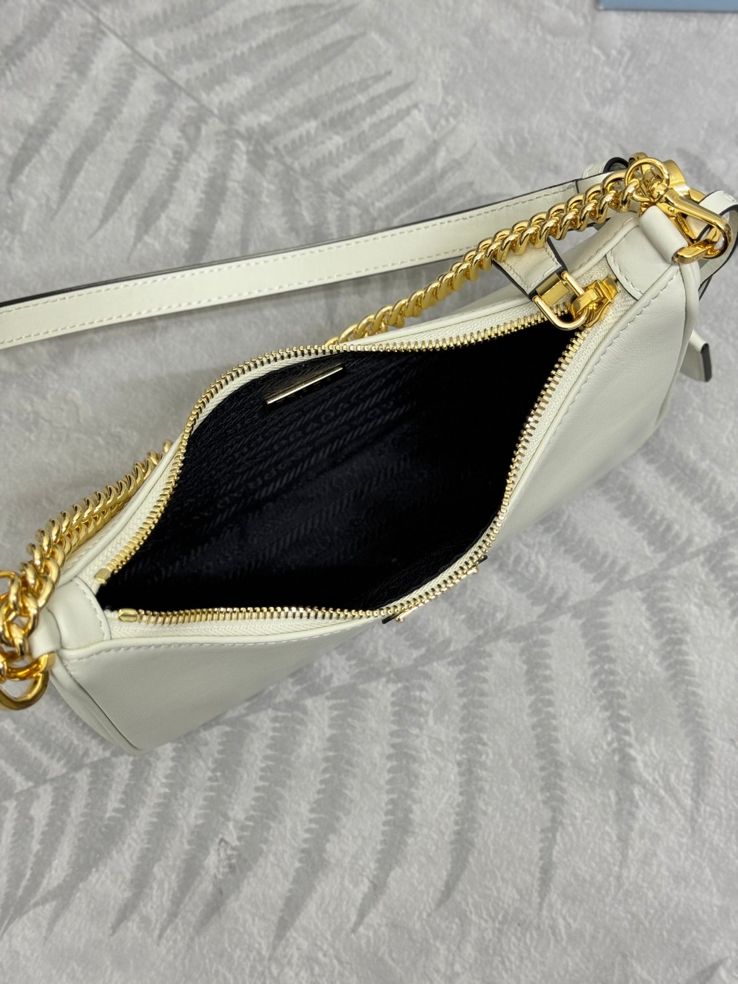 HOBO BAG 23 IN WHITE NAPPA LAMBSKIN GOLD CHAIN mysite