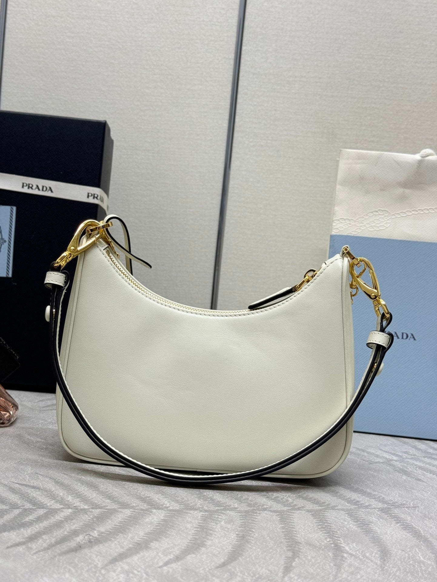 HOBO BAG 23 IN WHITE NAPPA LAMBSKIN GOLD CHAIN mysite