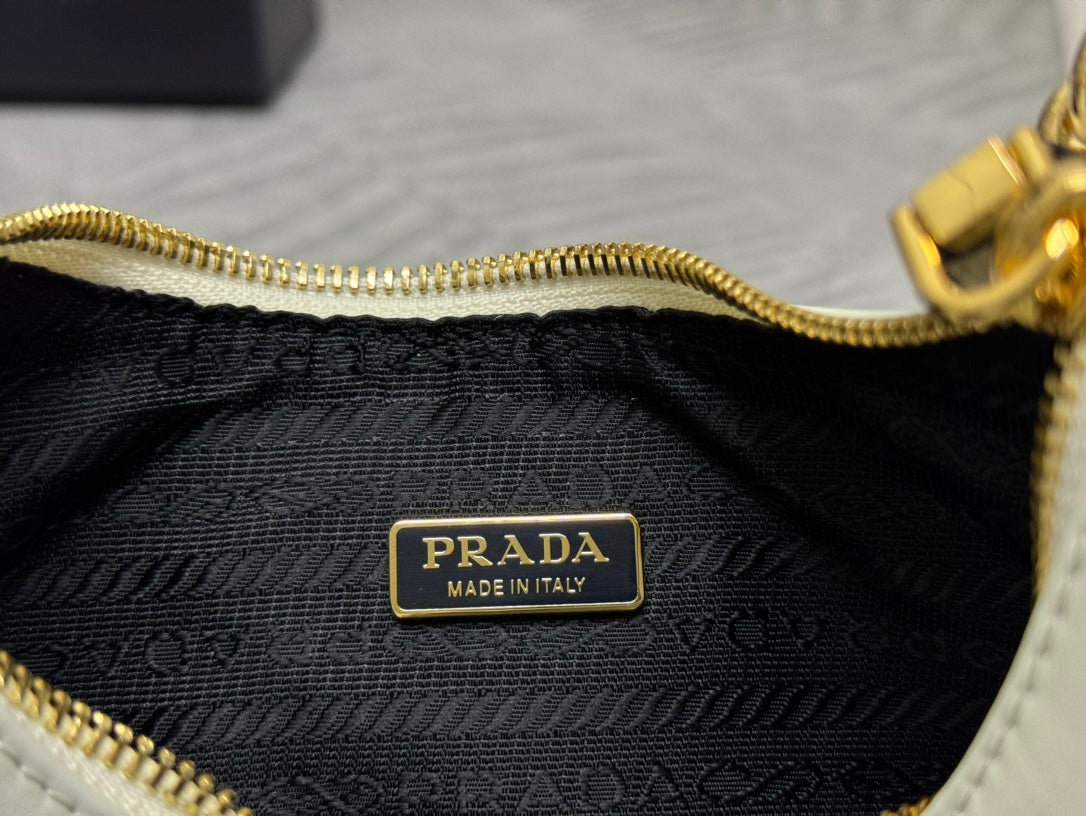 HOBO BAG 23 IN WHITE NAPPA LAMBSKIN GOLD CHAIN mysite