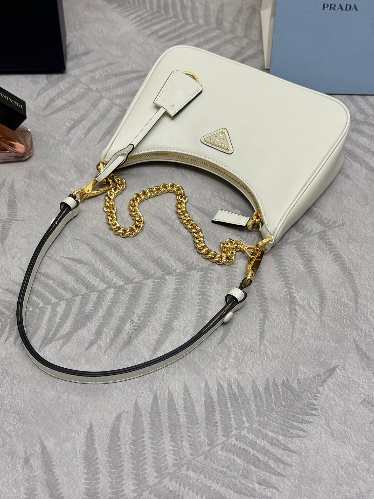 HOBO BAG 23 IN WHITE NAPPA LAMBSKIN GOLD CHAIN mysite
