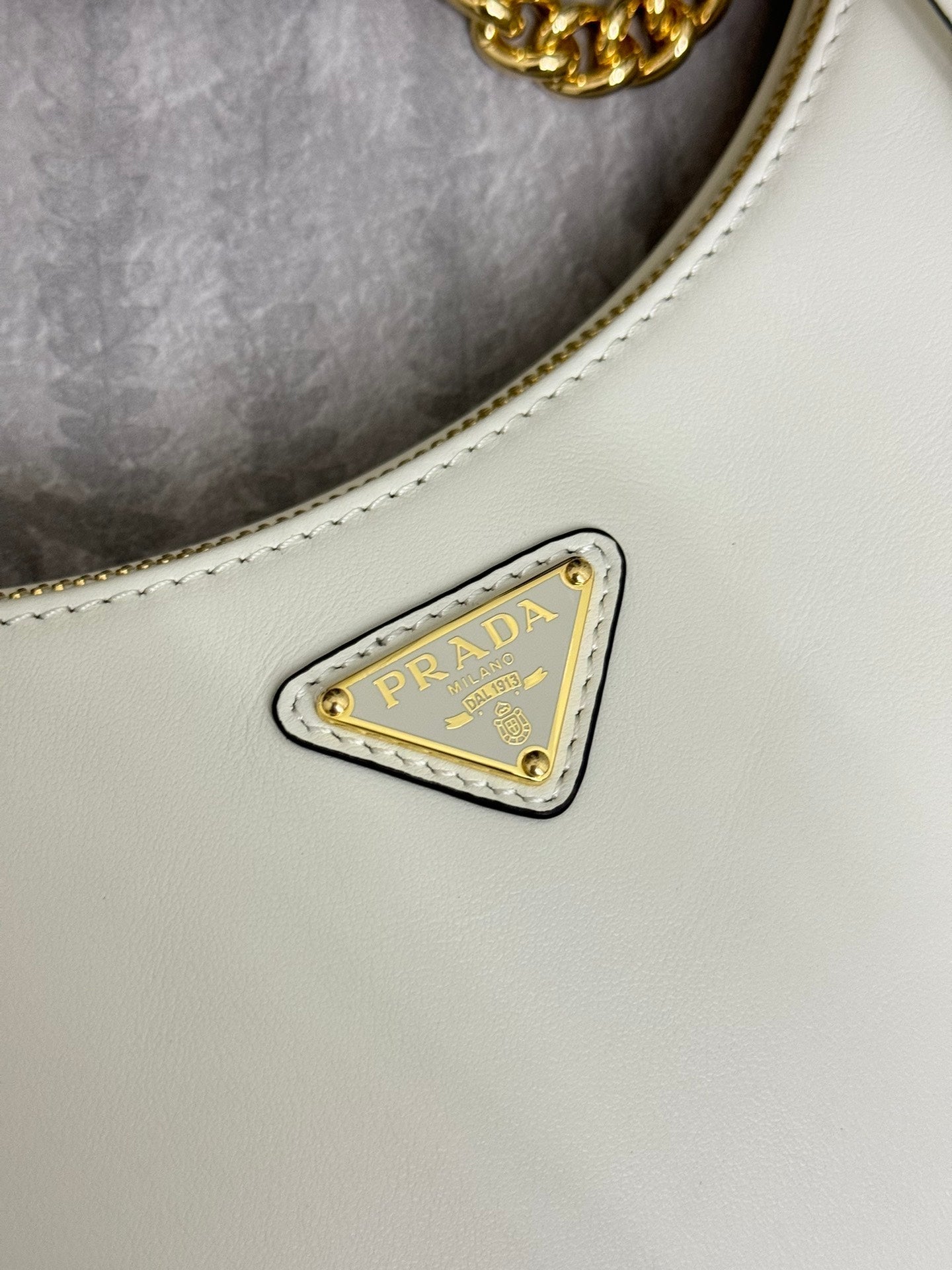 HOBO BAG 23 IN WHITE NAPPA LAMBSKIN GOLD CHAIN mysite