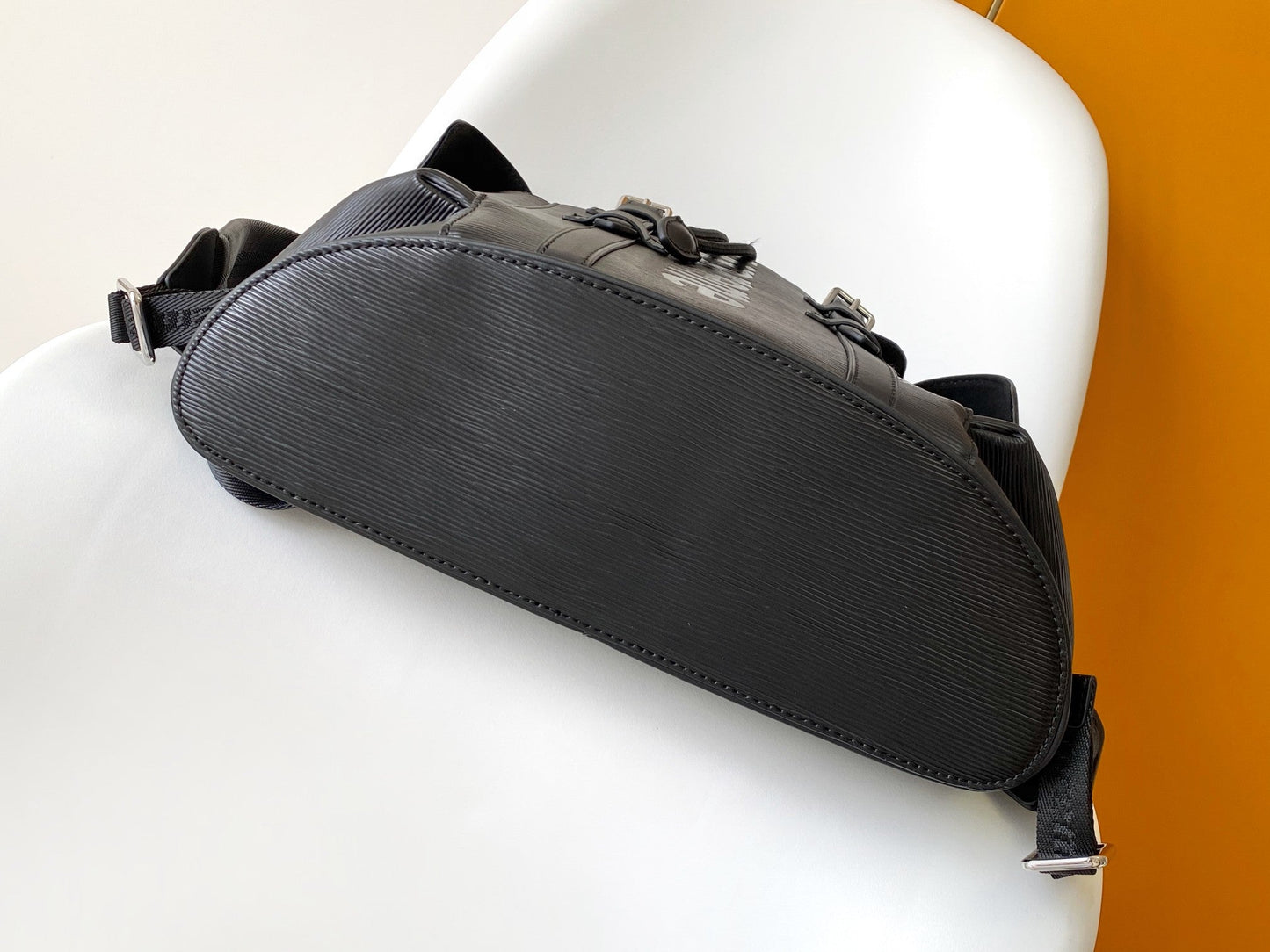 LV M41079 Christopher MM Backpack Black Epi XL Cowhide 268775 mysite