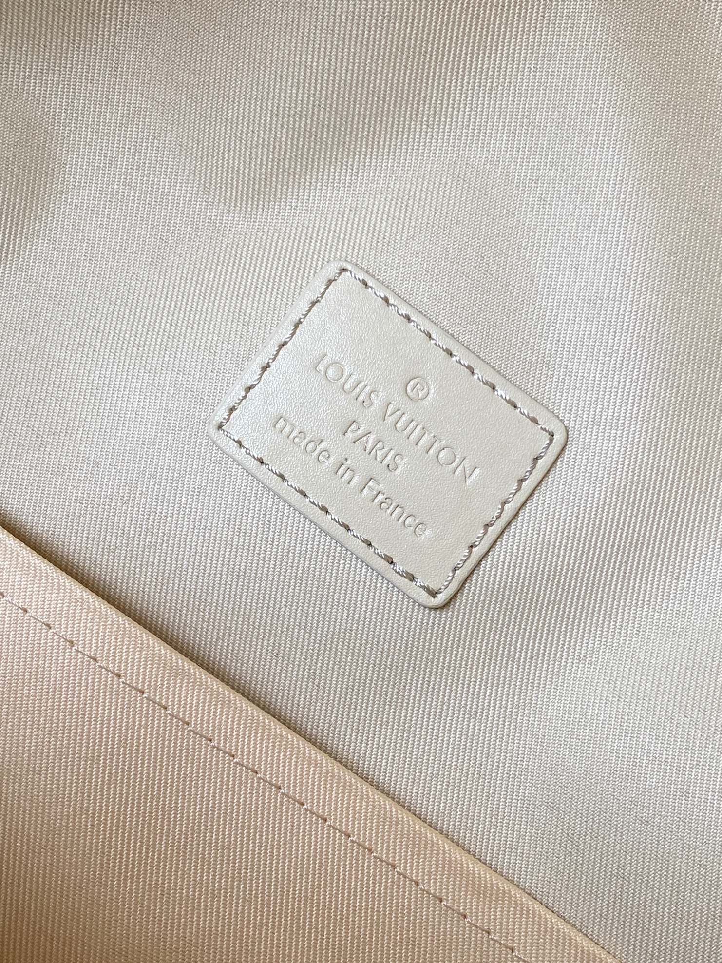 LV M22503 Takeoff Backpack Light Khaki Aerogram Cowhide mysite