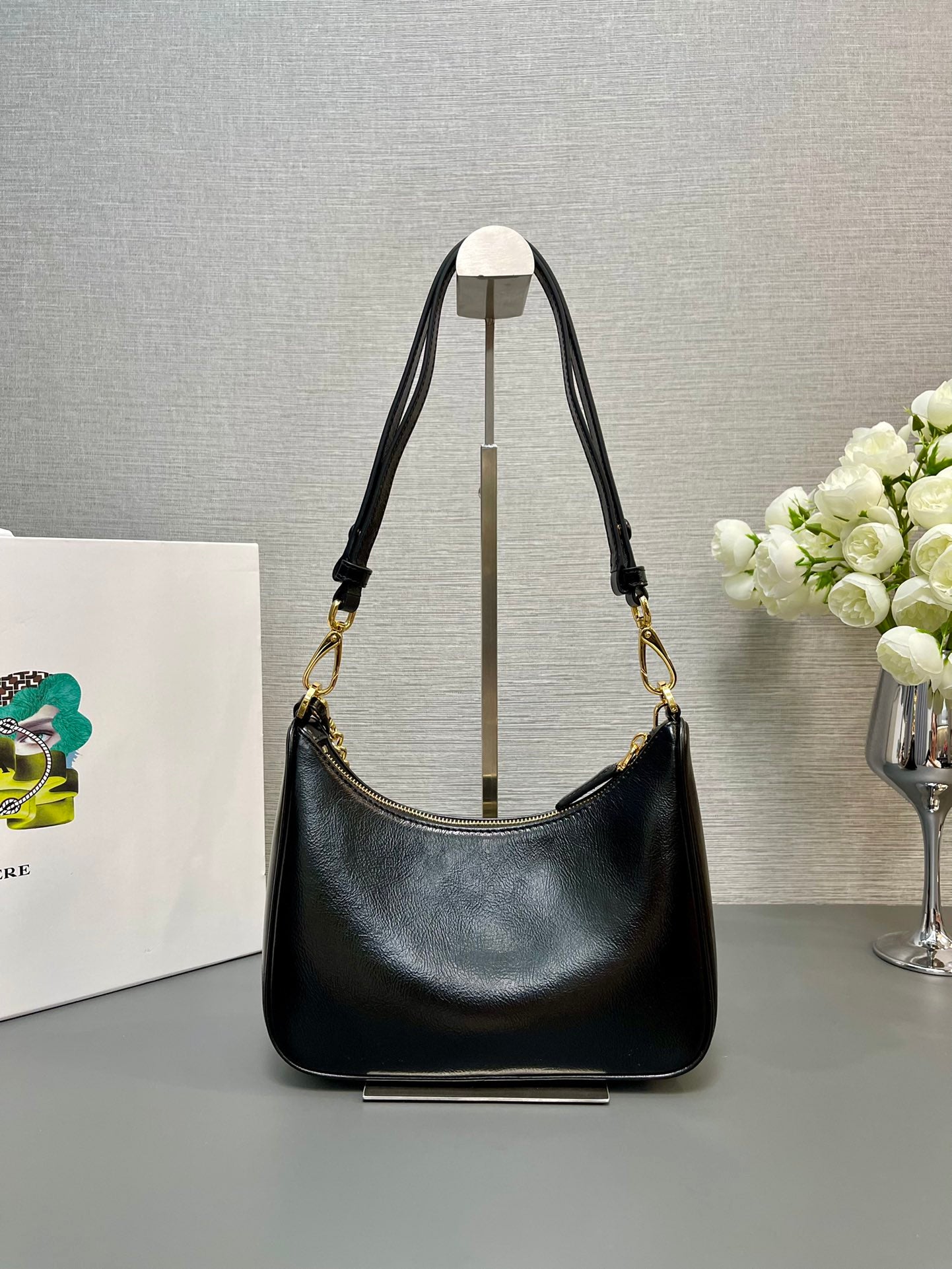 HOBO BAG 23 IN BLACK PATENT NAPPA LAMBSKIN GOLD HARDWARE mysite