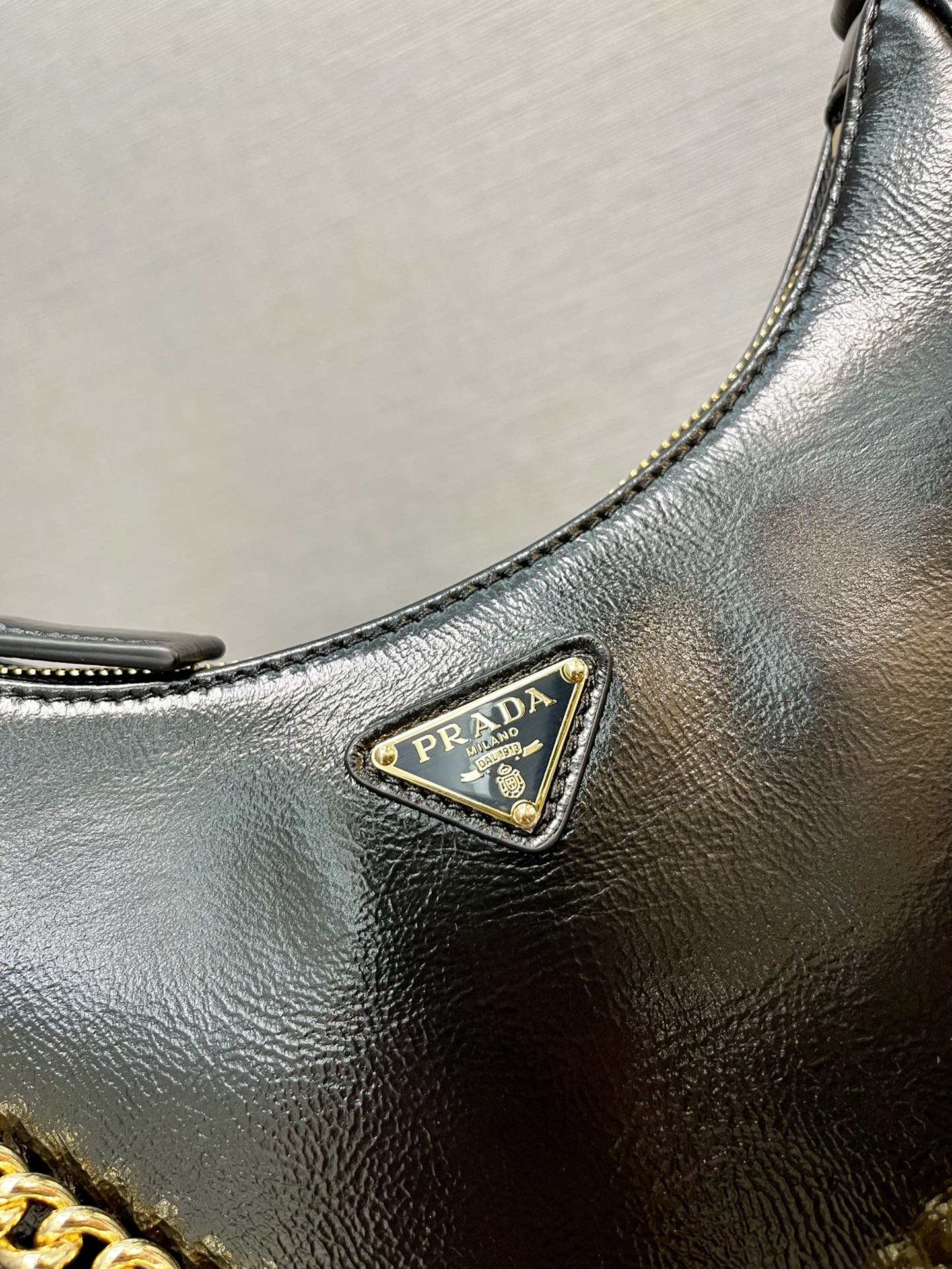 HOBO BAG 23 IN BLACK PATENT NAPPA LAMBSKIN GOLD HARDWARE mysite