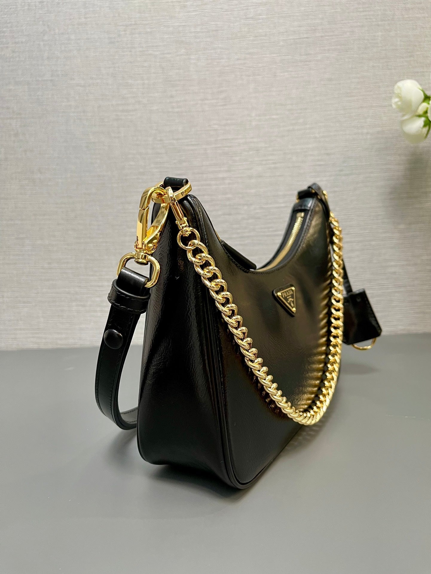 HOBO BAG 23 IN BLACK PATENT NAPPA LAMBSKIN GOLD HARDWARE mysite