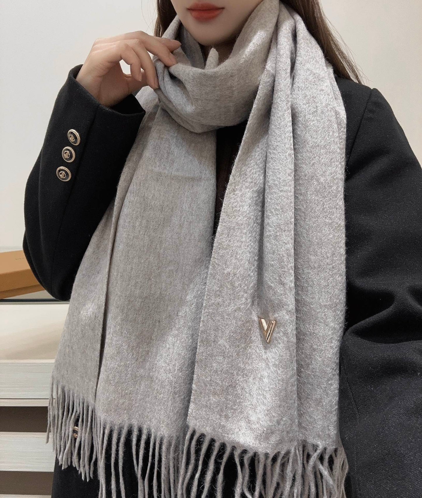 SCARF 200 CM IN PALE GRAY CASHMERE WITH GOLD LOGO 393102 mysite