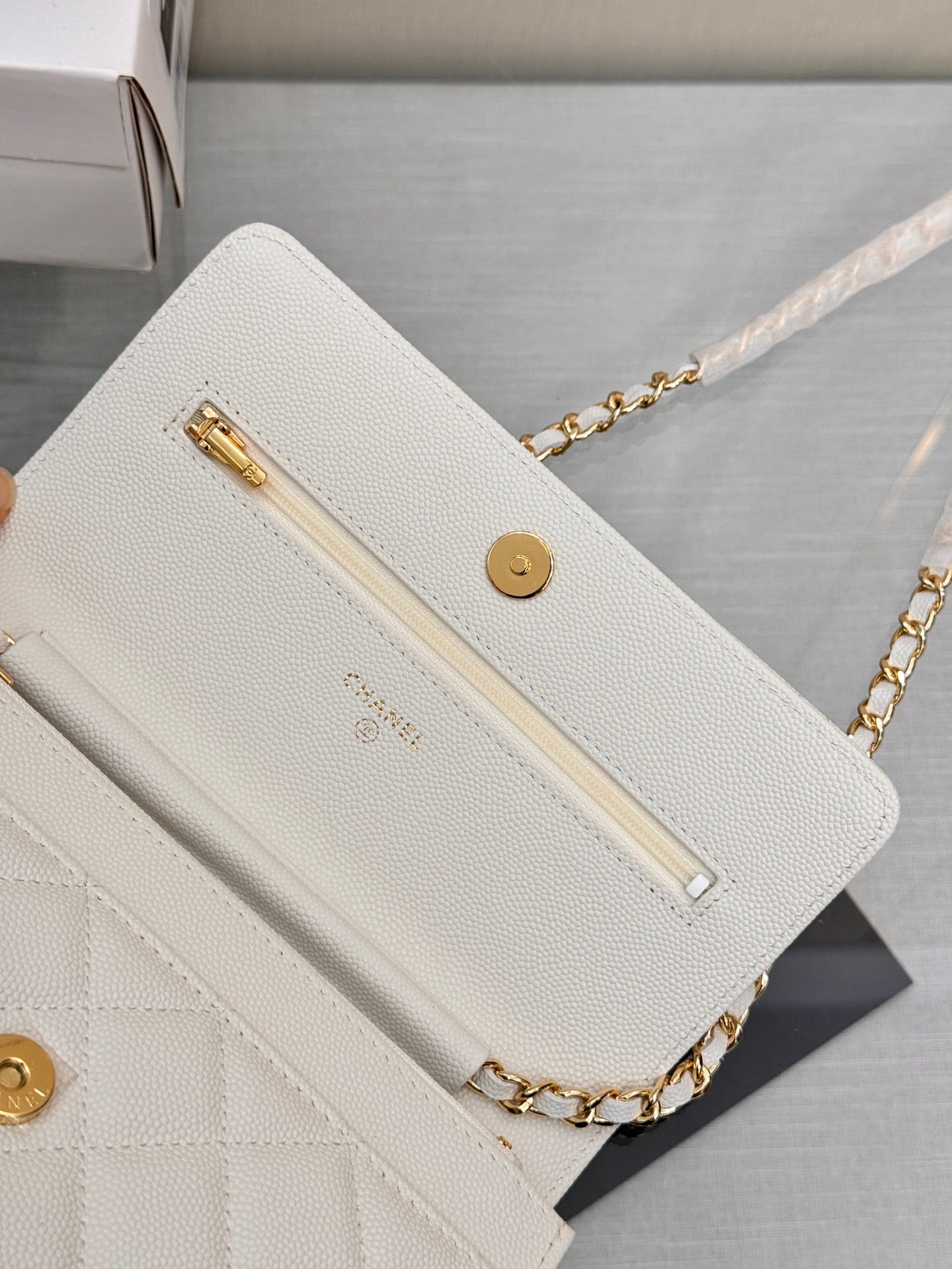 WOC 19CM WHITE CAVIAR GOLD HARDWARE mysite