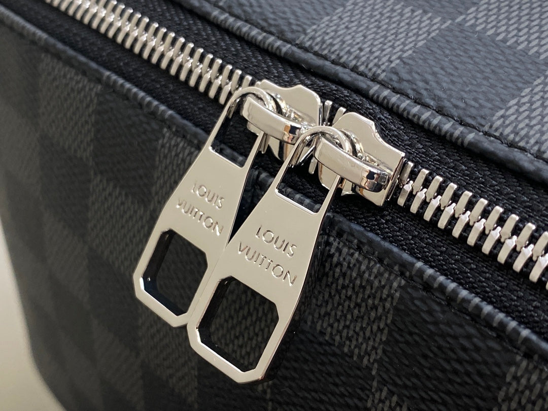 TOILETRY BAG 24 IN BLACK DAMIER GRAPHITE CANVAS mysite