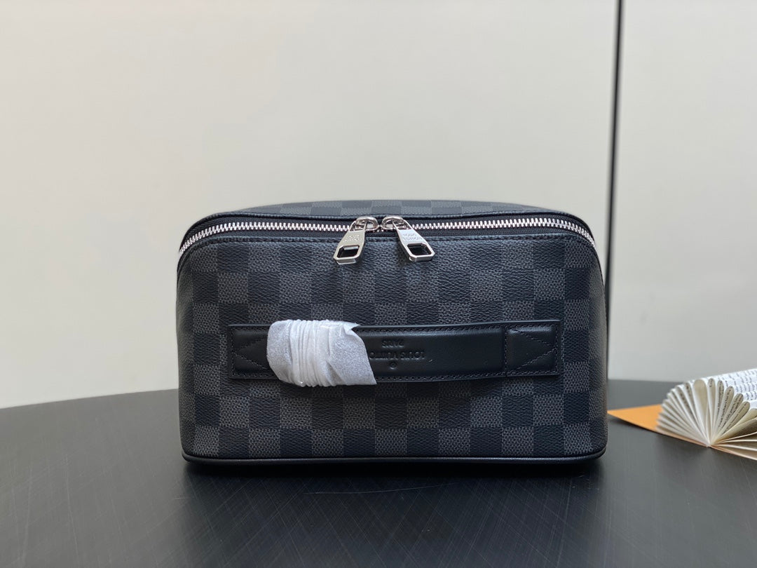 TOILETRY BAG 24 IN BLACK DAMIER GRAPHITE CANVAS mysite