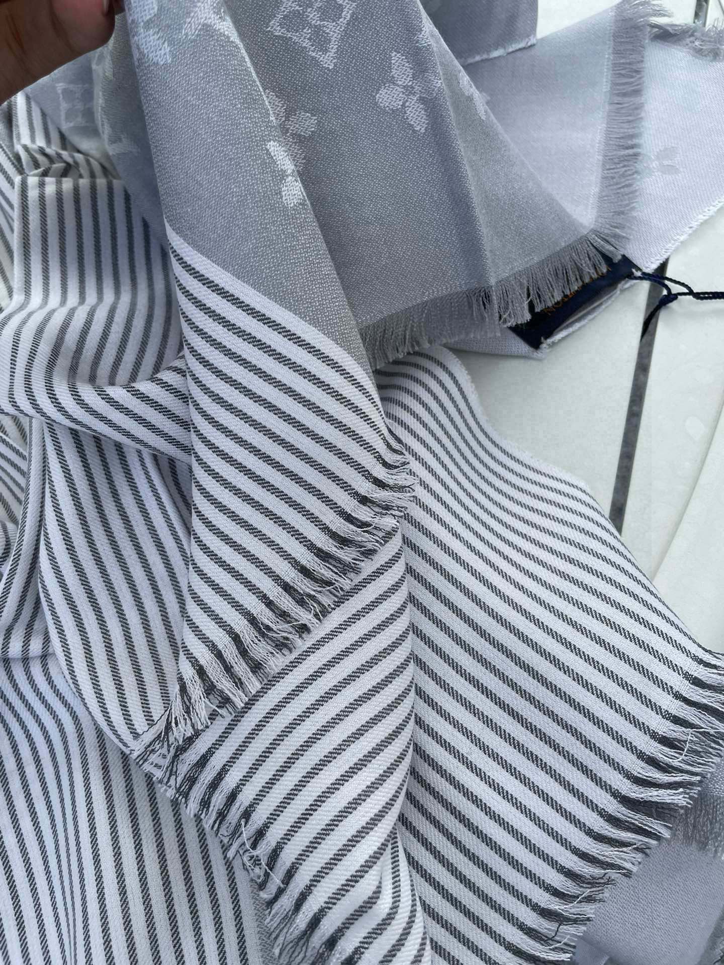 MONOGRAM SCARF 200 CM IN LIGHT GRAY CASHMERE AND SILK 388079 mysite