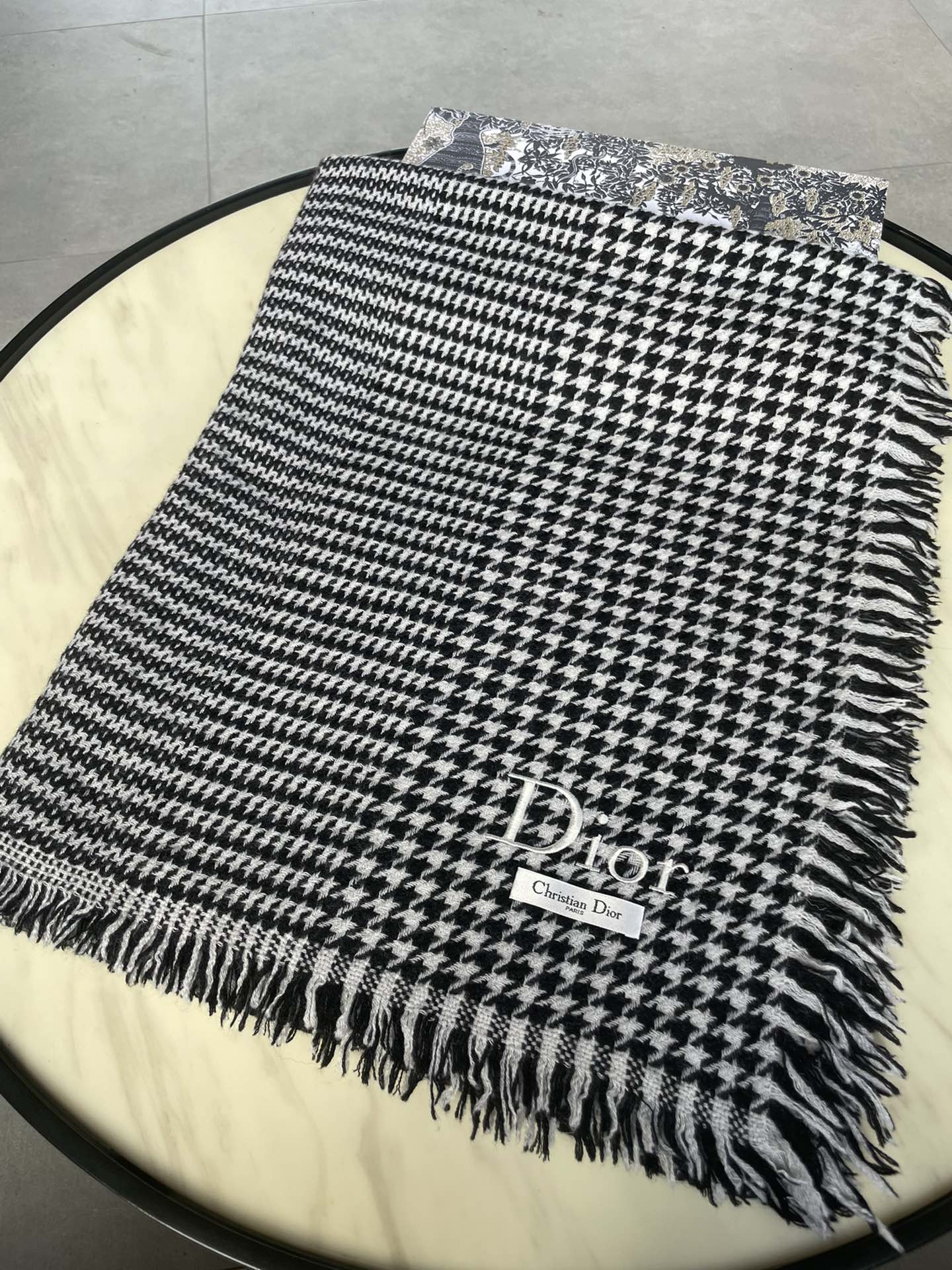 HOUNDSTOOTH SCARF 200 CM IN BLACK MIX WHITE WOOL 399969 mysite