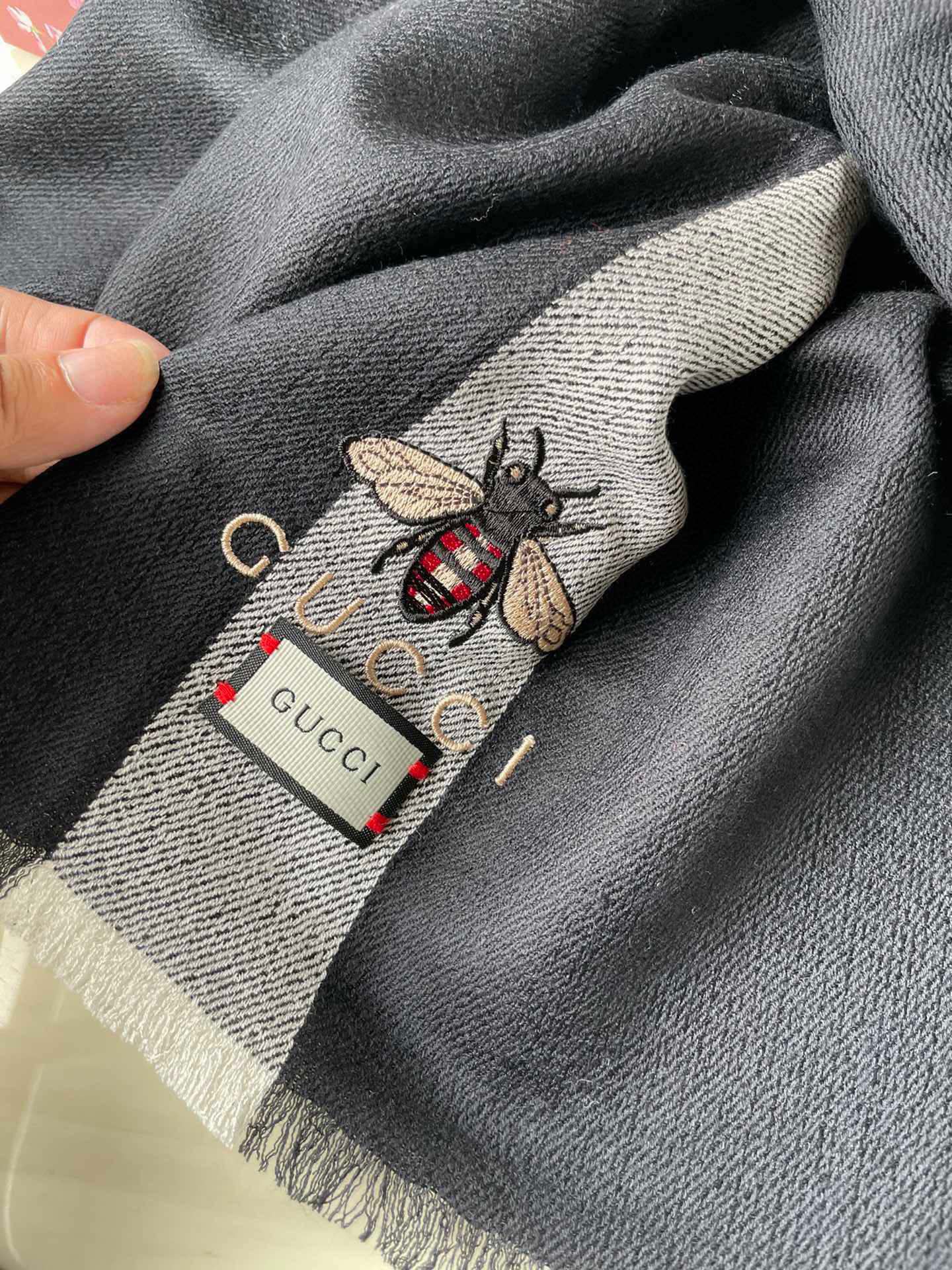 SCARF 200 CM IN BLACK MIX LIGHT GRAY CASHMERE WITH EMBROIDERED BEE 407515 mysite