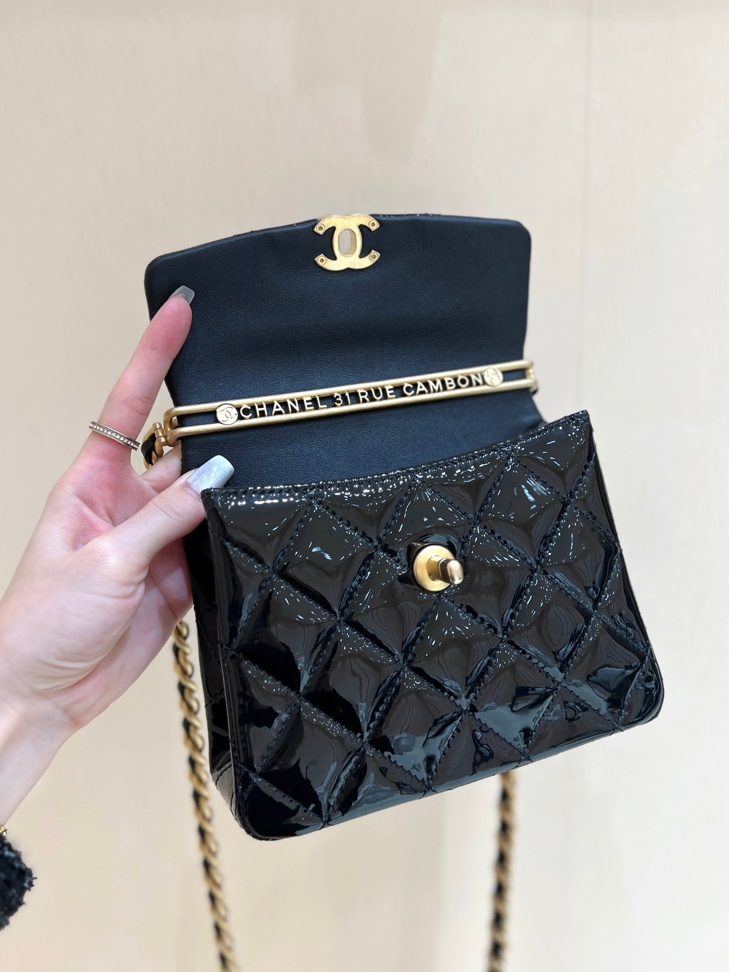 24s 31 ruecambon 15cm black patent calfskin mysite