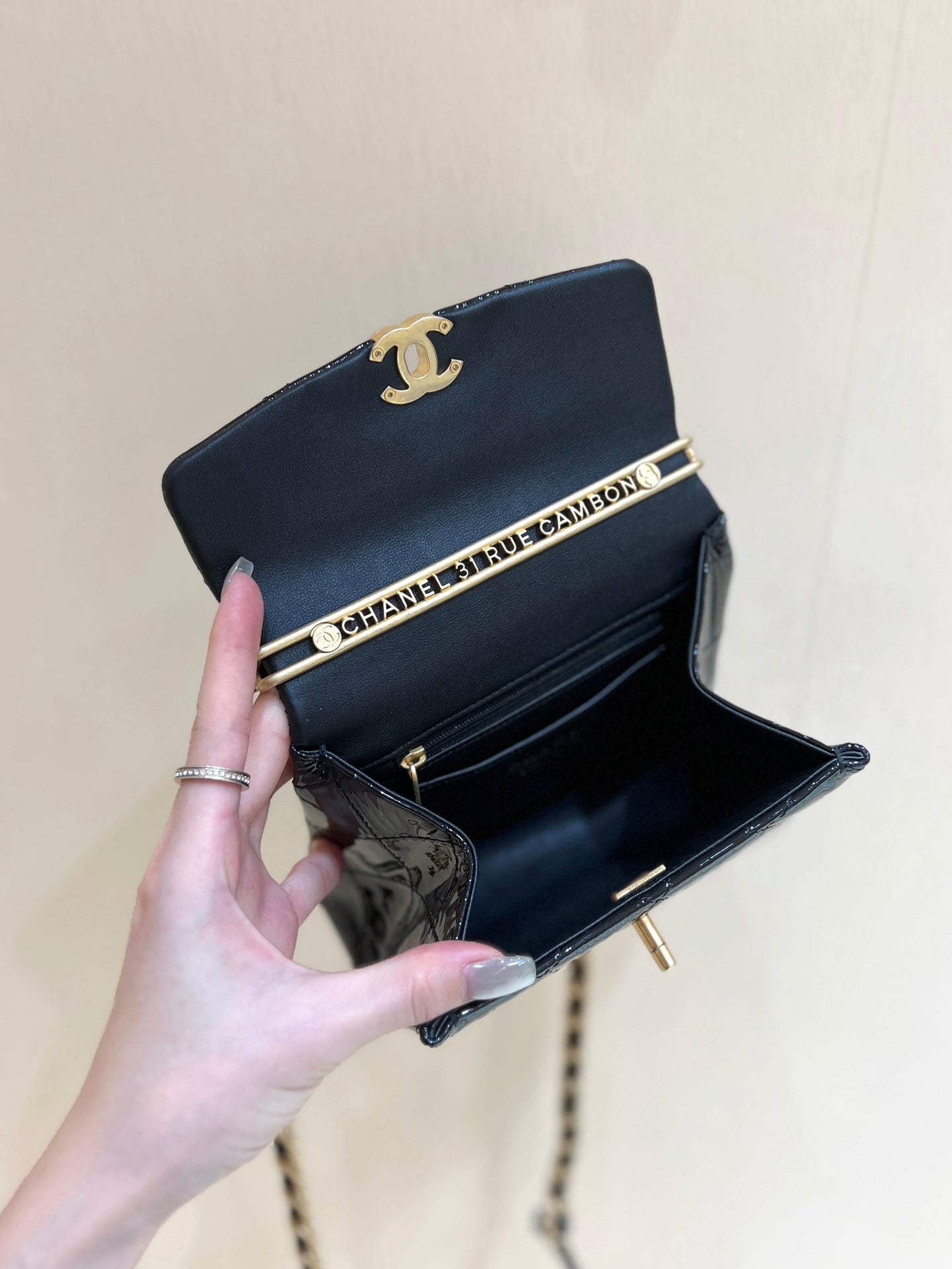 24s 31 ruecambon 15cm black patent calfskin mysite