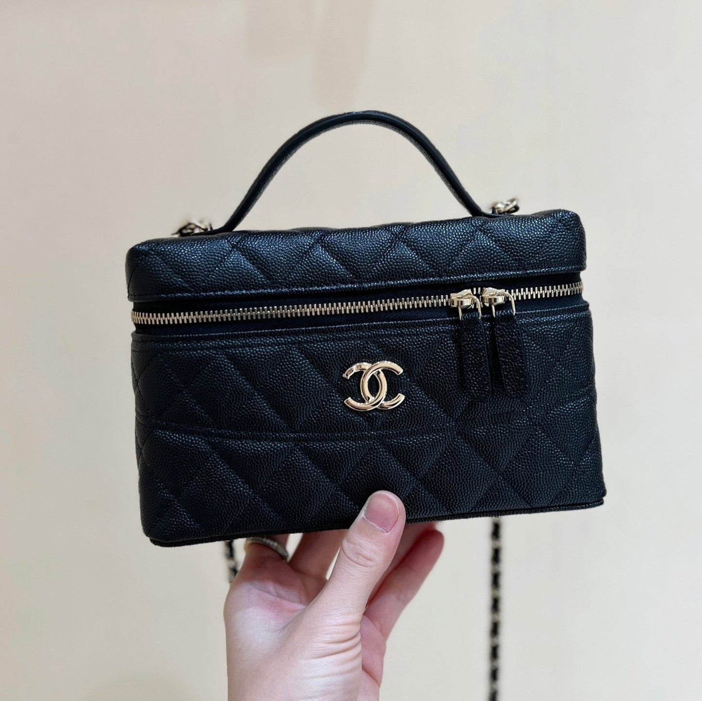 25C Vanity 19cm Top Handle Black Grained Calfskin mysite