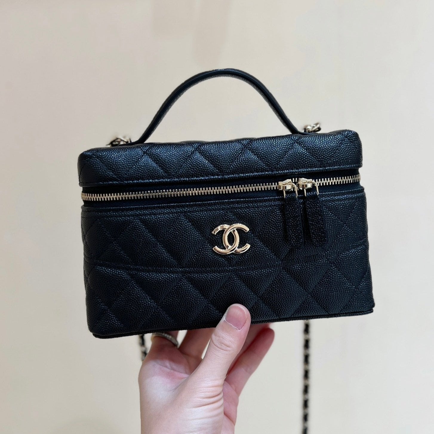 25C Vanity 19cm Top Handle Black Grained Calfskin mysite