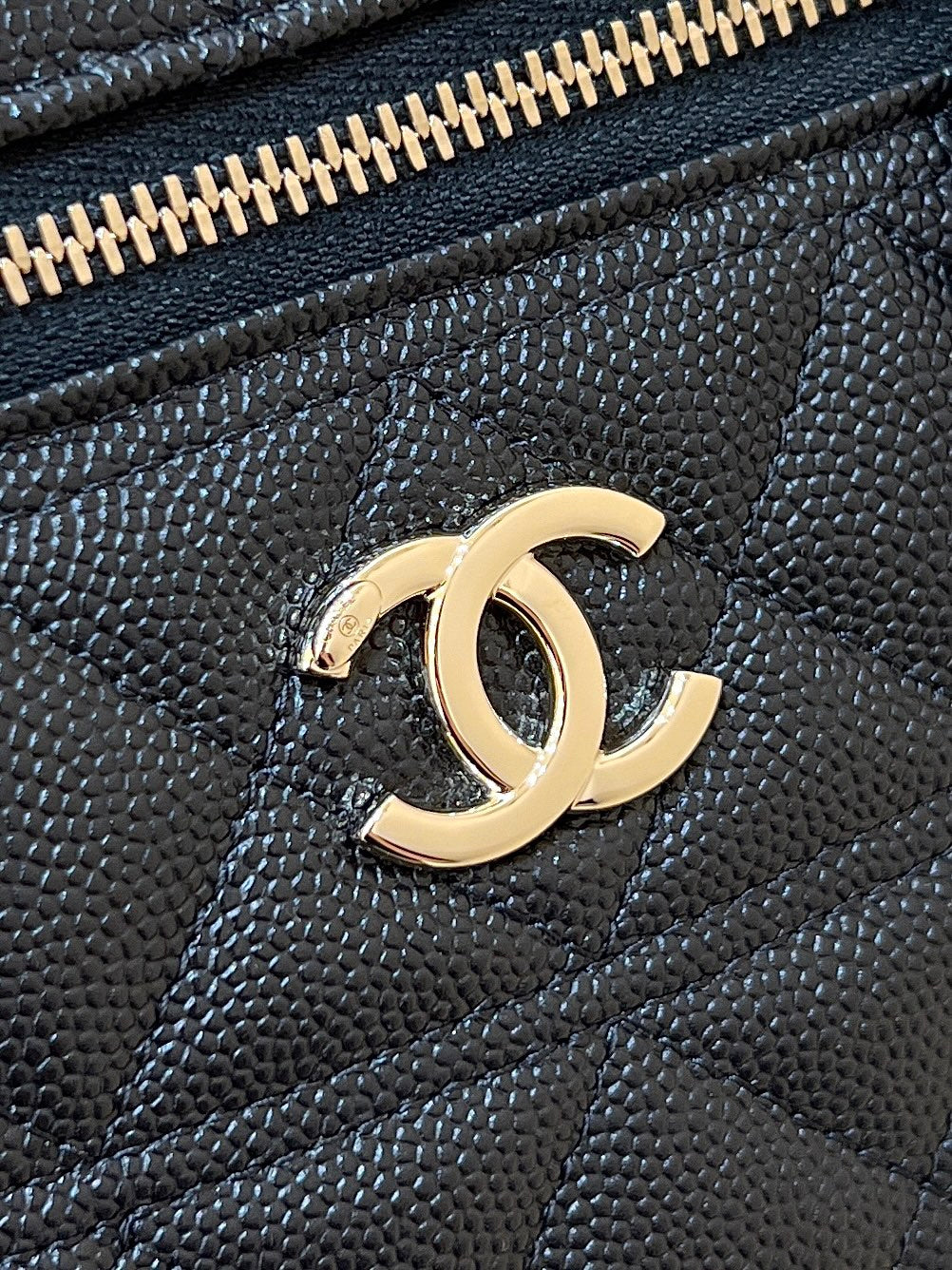 25C Vanity 19cm Top Handle Black Grained Calfskin mysite