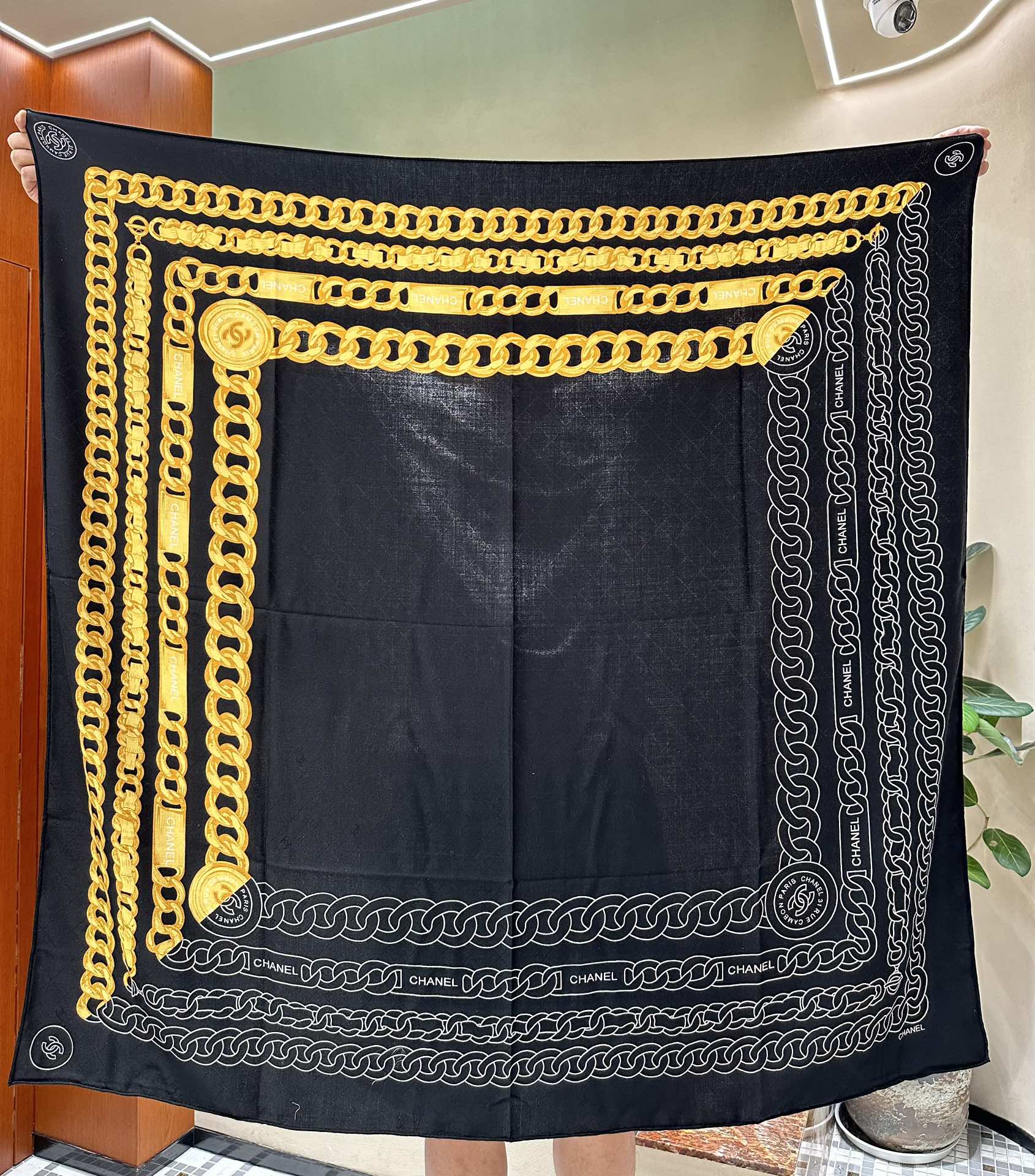 SQUARE SCARF 140 CM IN BLACK MIX GOLD SILK 403987 mysite