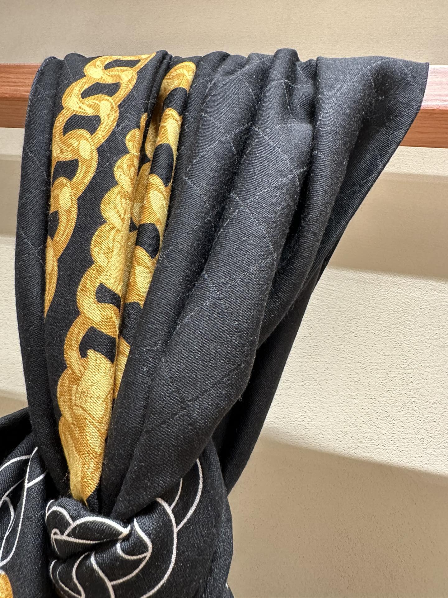 SQUARE SCARF 140 CM IN BLACK MIX GOLD SILK 403987 mysite