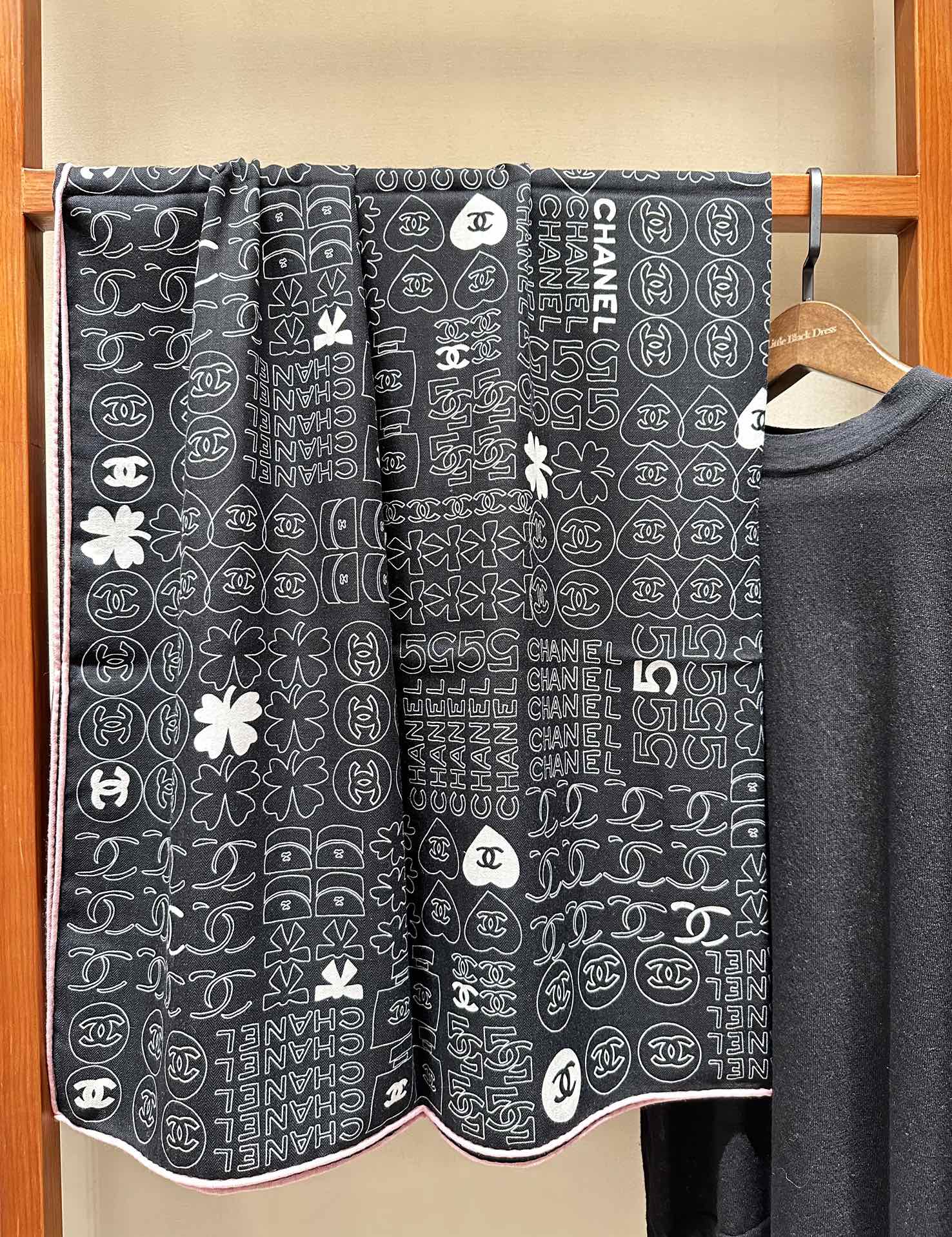 SQUARE SCARF 140 CM IN BLACK MONOGRAM SILK 403999 mysite