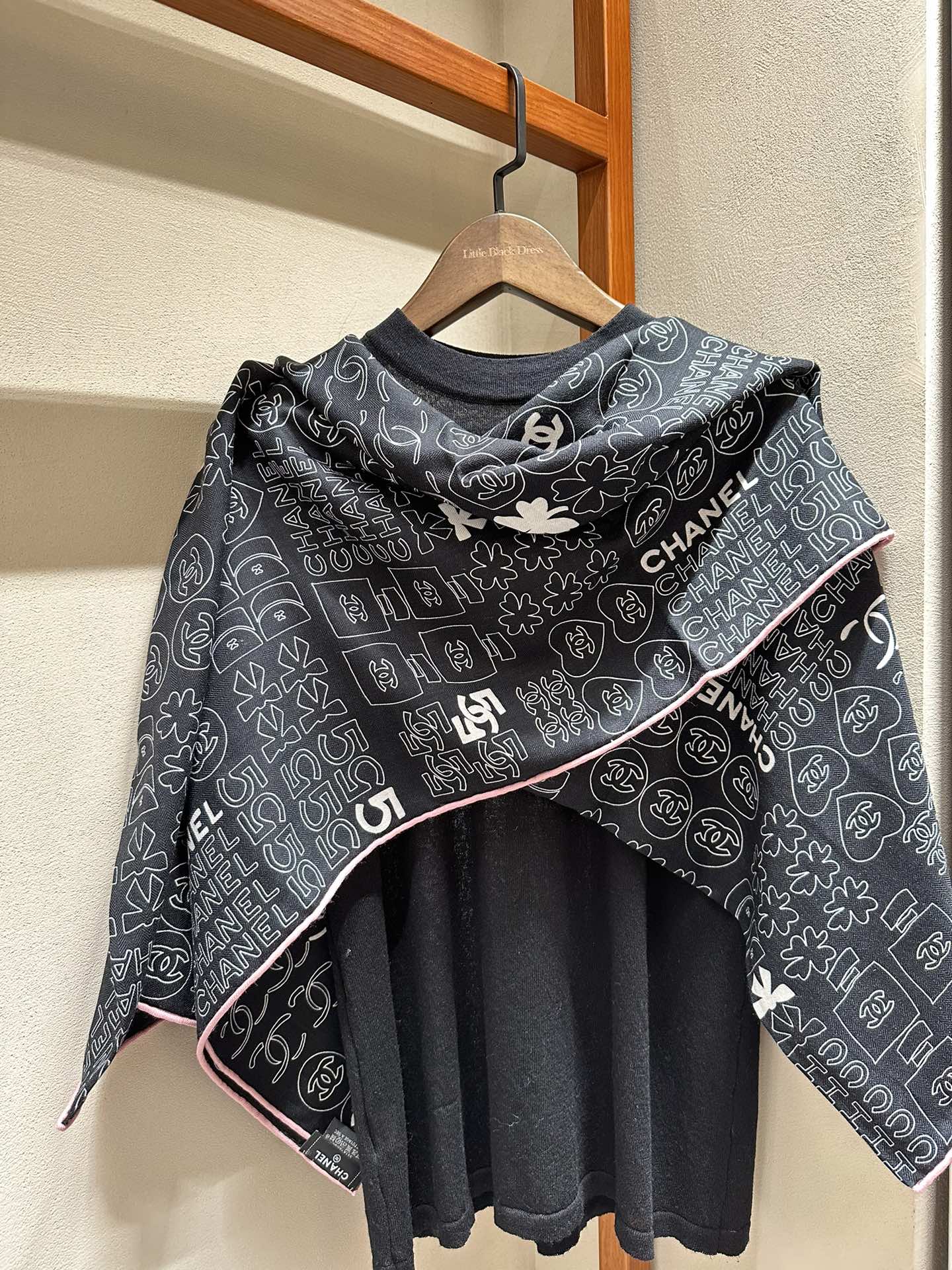 SQUARE SCARF 140 CM IN BLACK MONOGRAM SILK 403999 mysite