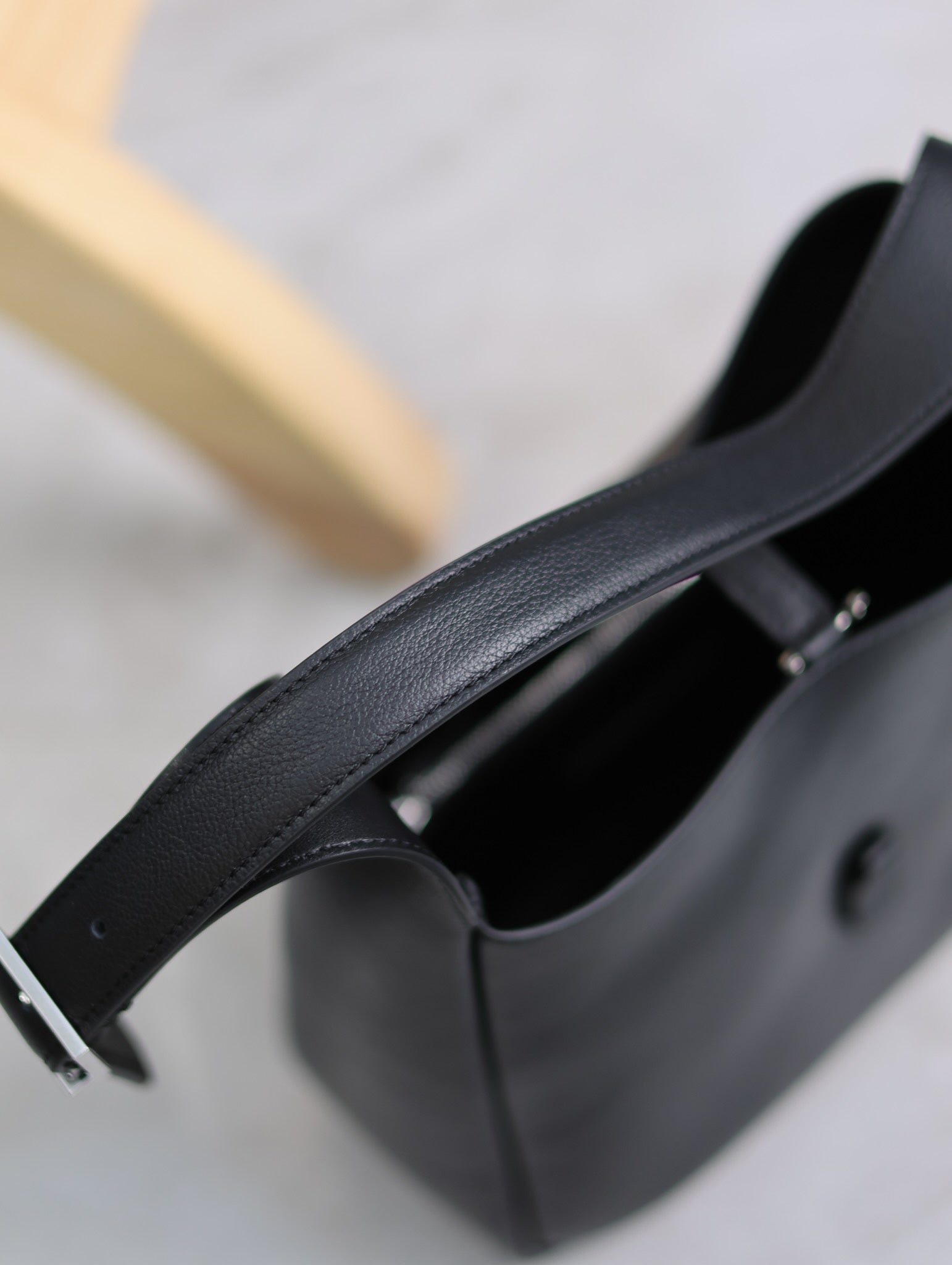 le 5a7 small 23cm black calfskin silver hardware mysite