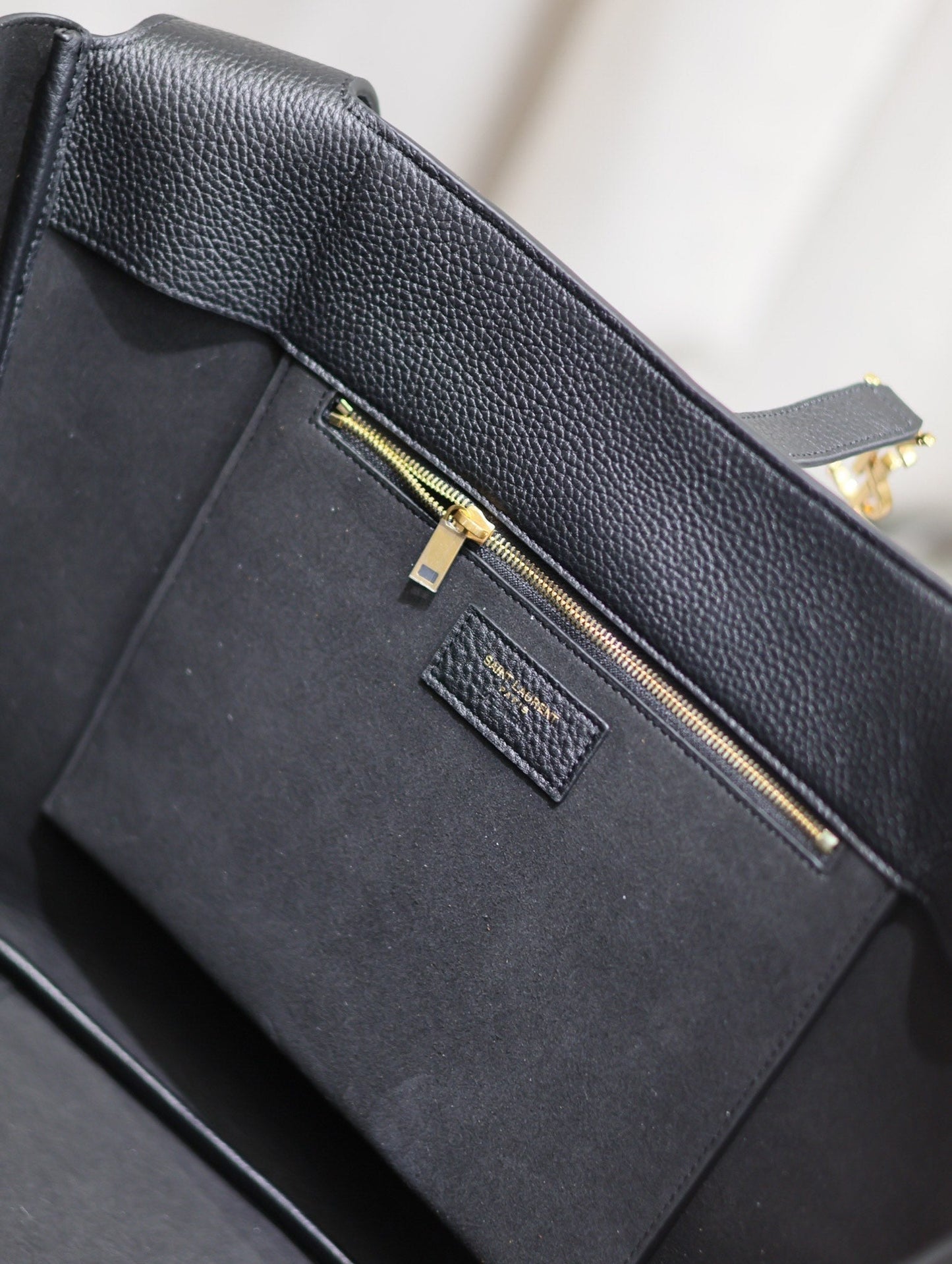 LE 5 À 7 BEA TOTE BAG 50 IN BLACK LAMBSKIN GOLD LOGO mysite