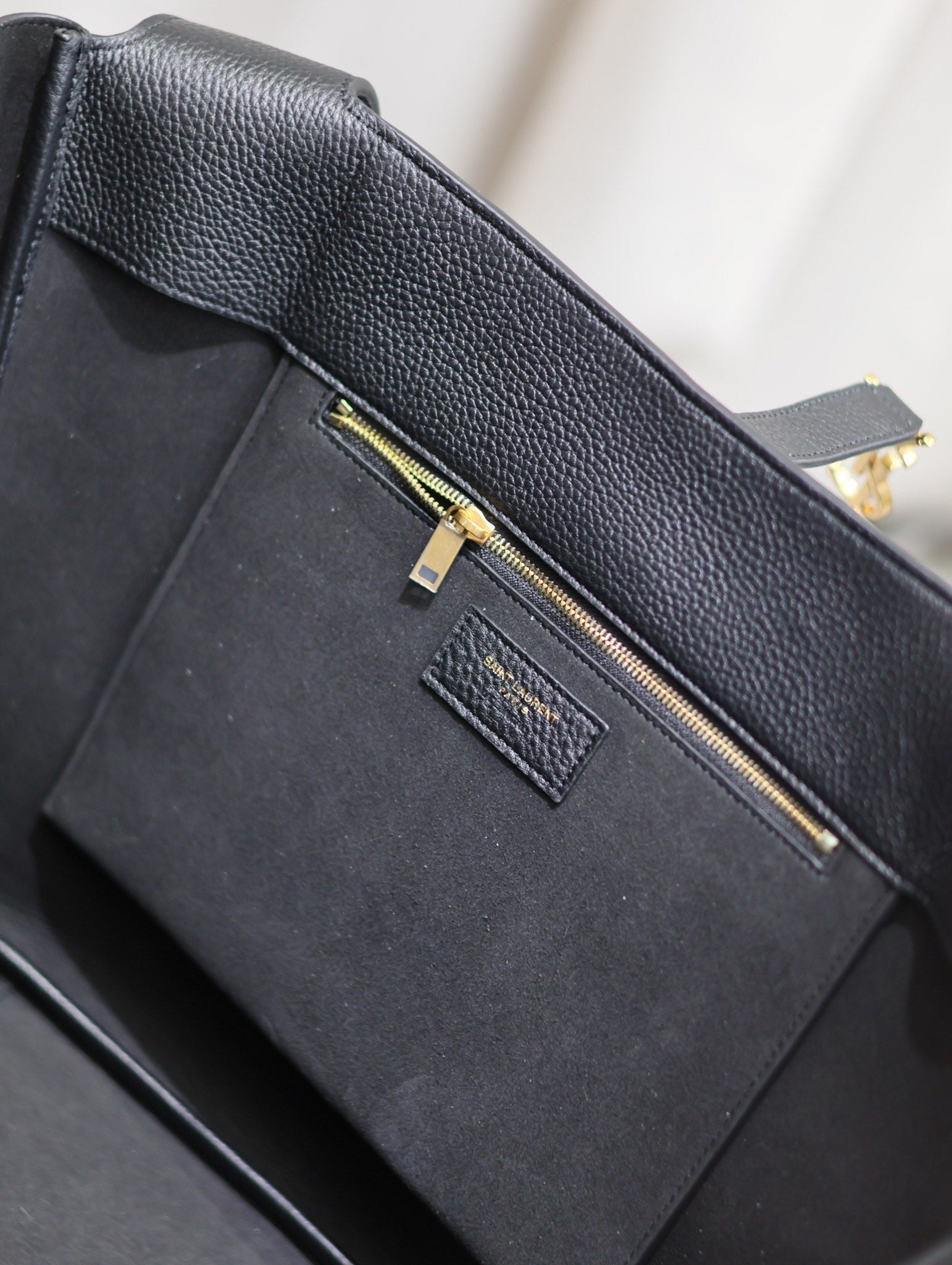 LE 5 À 7 BEA TOTE BAG 50 IN BLACK LAMBSKIN GOLD LOGO mysite