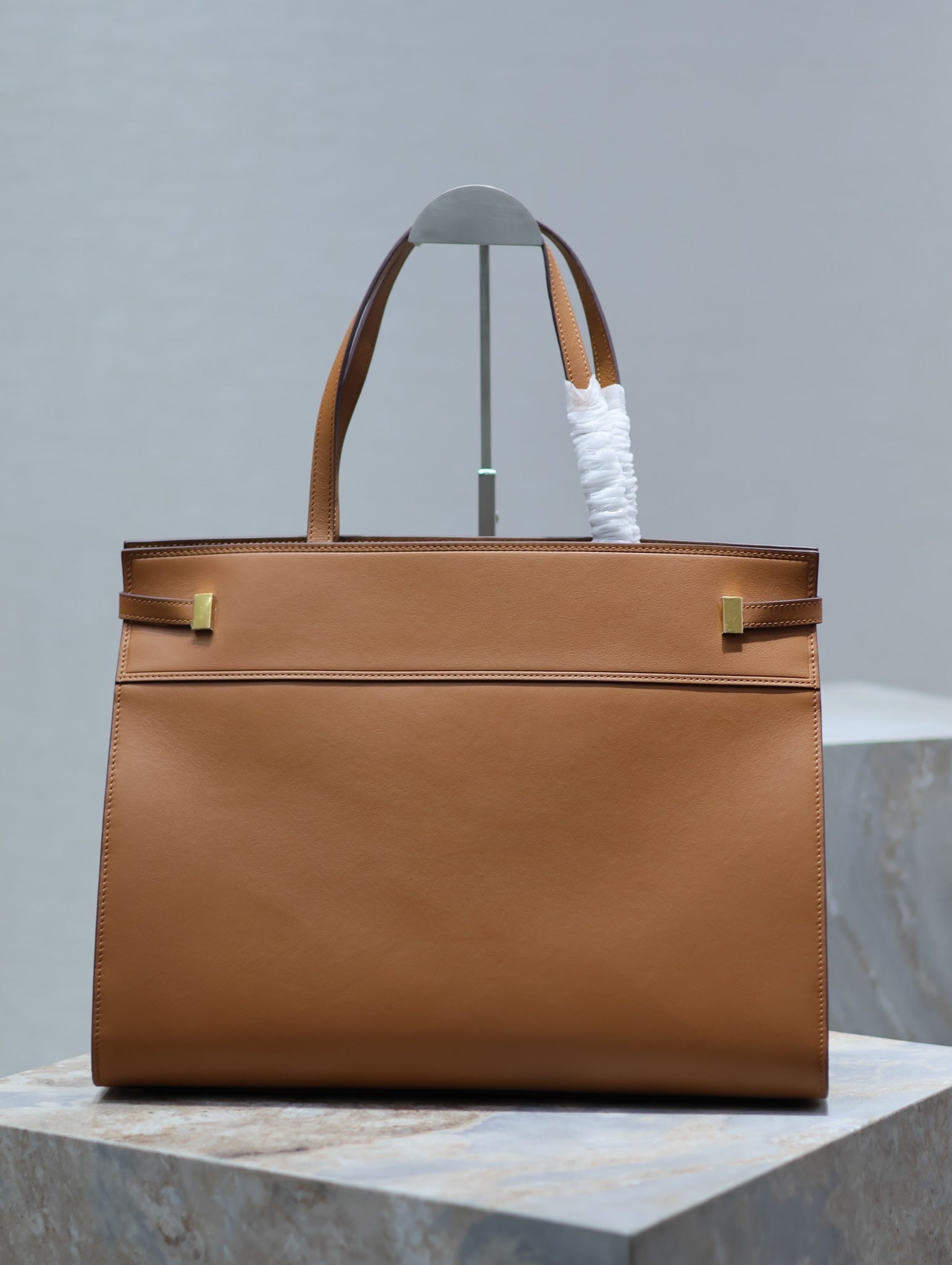 MANHATTAN SHOPPING BAG 40 IN TAWNY BROWN SMOOTH LAMBSKIN GOLD BUCKLE mysite