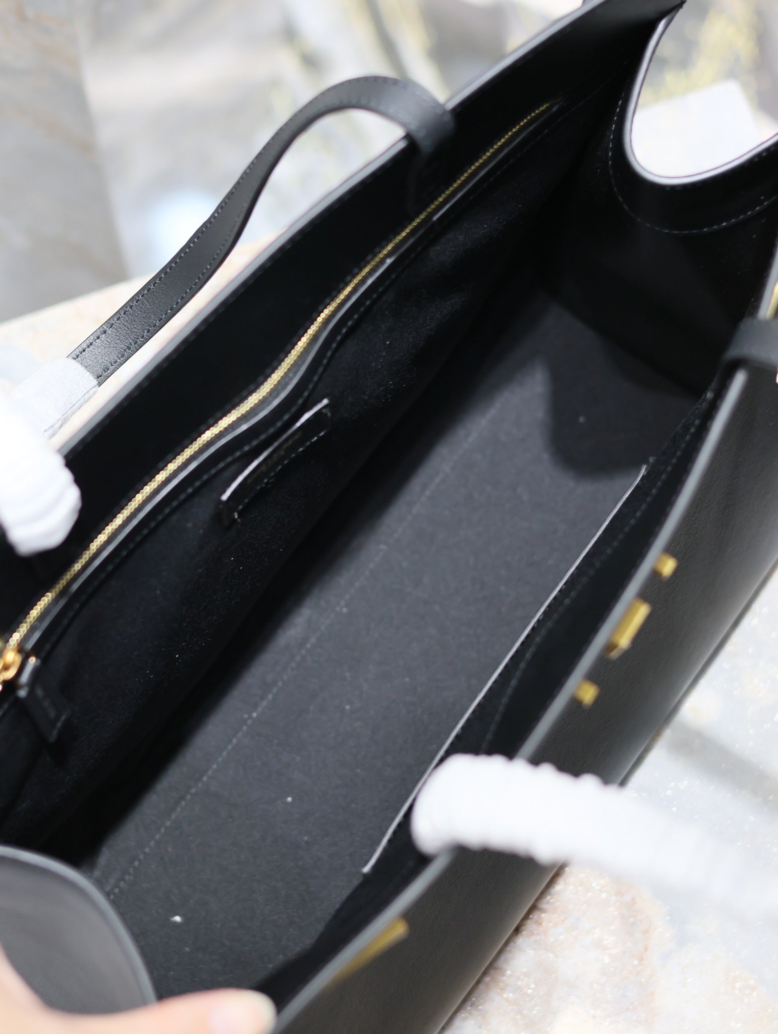 MANHATTAN SHOPPING BAG 40 IN BLACK SMOOTH LAMBSKIN GOLD BUCKLE mysite