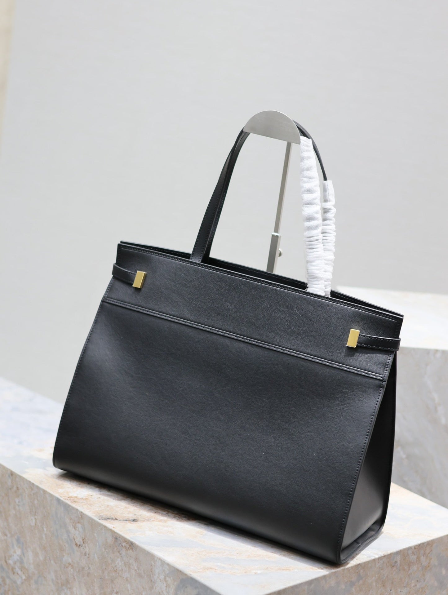 MANHATTAN SHOPPING BAG 40 IN BLACK SMOOTH LAMBSKIN GOLD BUCKLE mysite