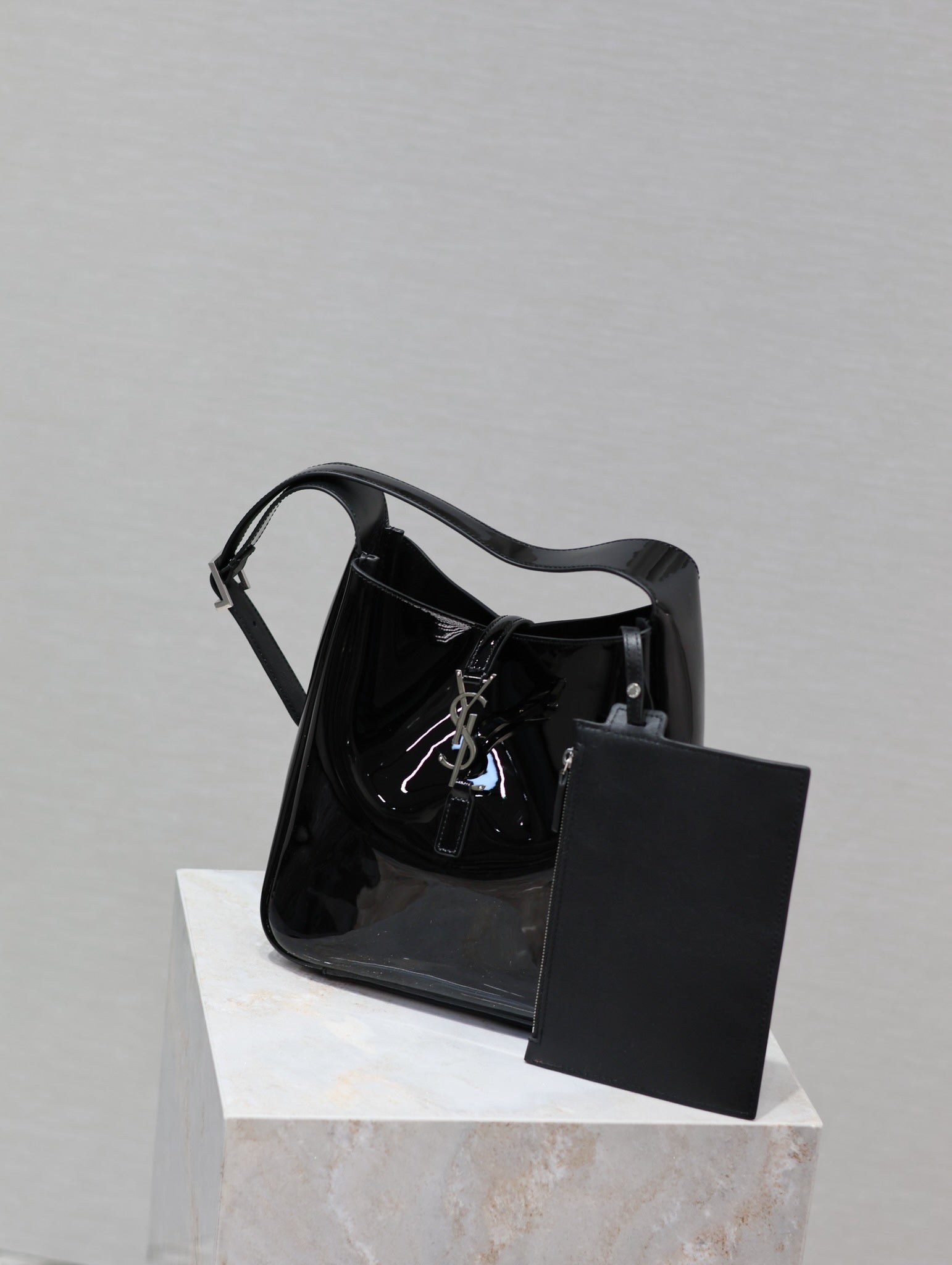 le 5a7 small 23cm black patent calfskin mysite