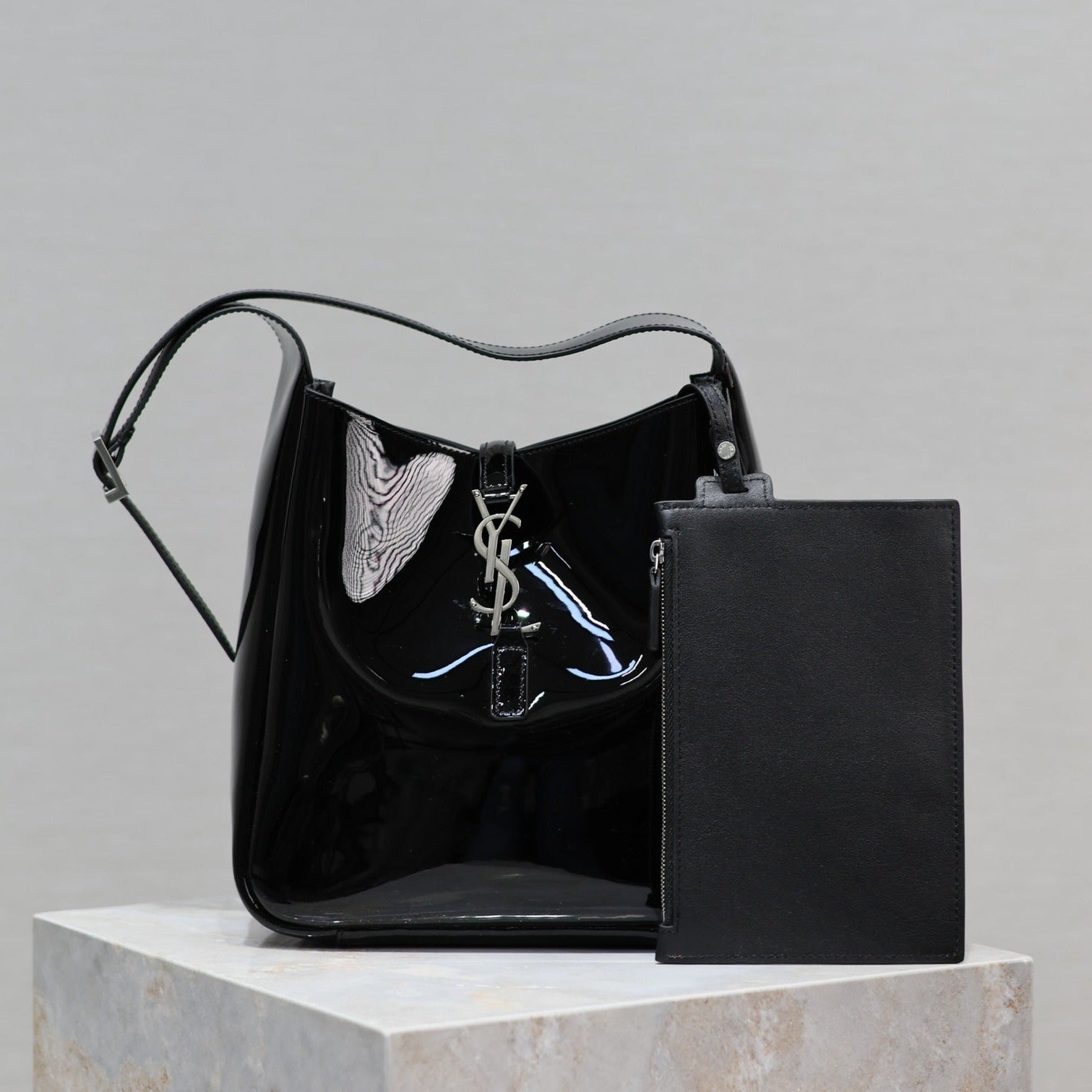 le 5a7 small 23cm black patent calfskin mysite