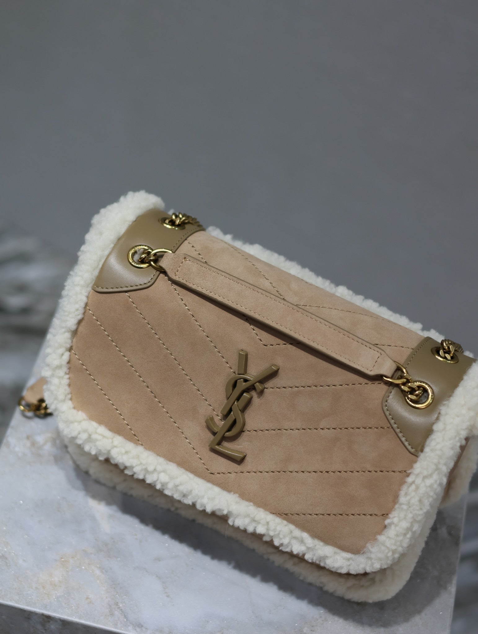 NIKI SMALL 22 IN CAMEL SUEDE AND WHITE SHEARLING mysite