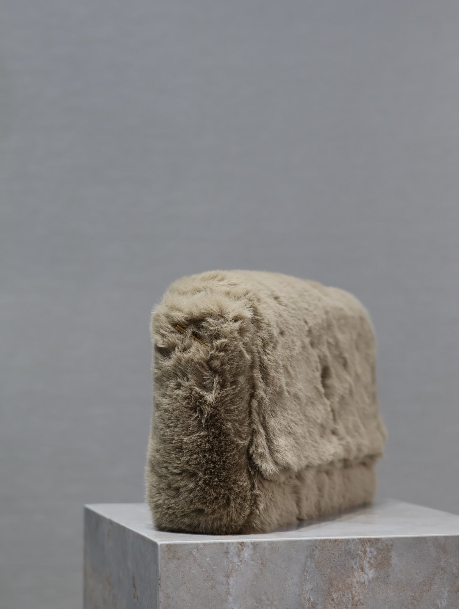 KATE FLAP BAG 28 IN ECRU BEIGE RABBIT FUR GOLD CHAIN mysite