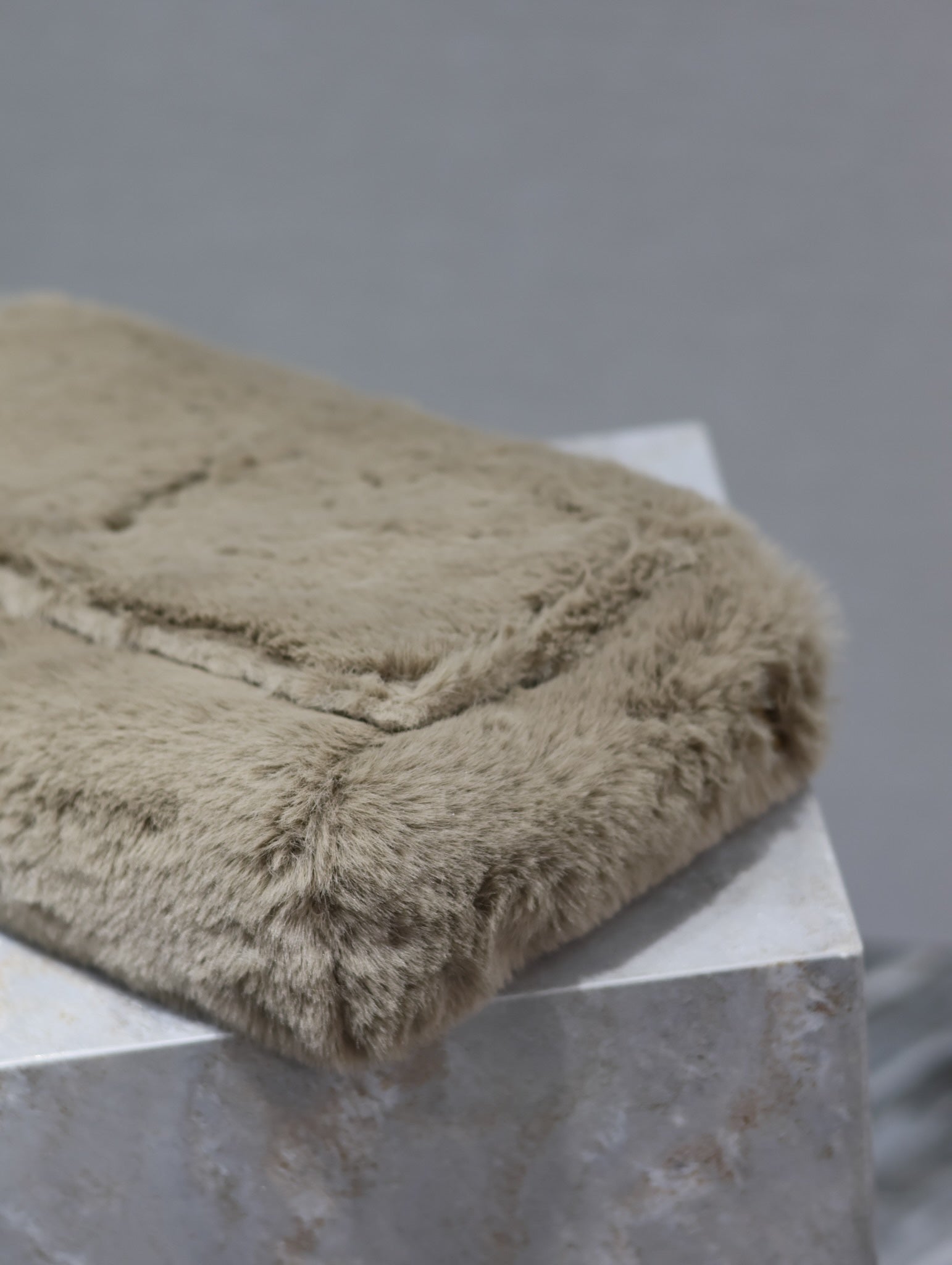 KATE FLAP BAG 28 IN ECRU BEIGE RABBIT FUR GOLD CHAIN mysite