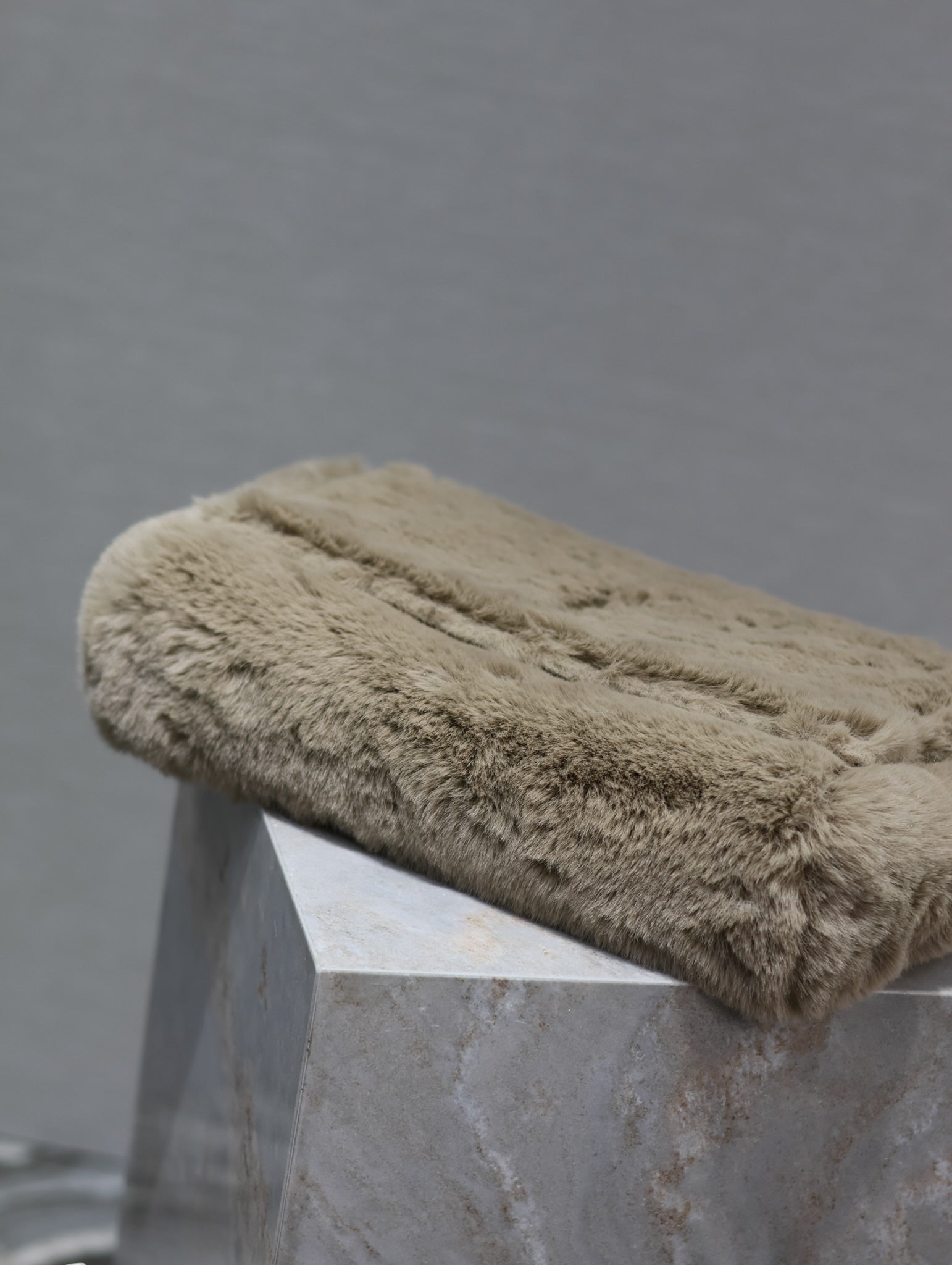 KATE FLAP BAG 28 IN ECRU BEIGE RABBIT FUR GOLD CHAIN mysite