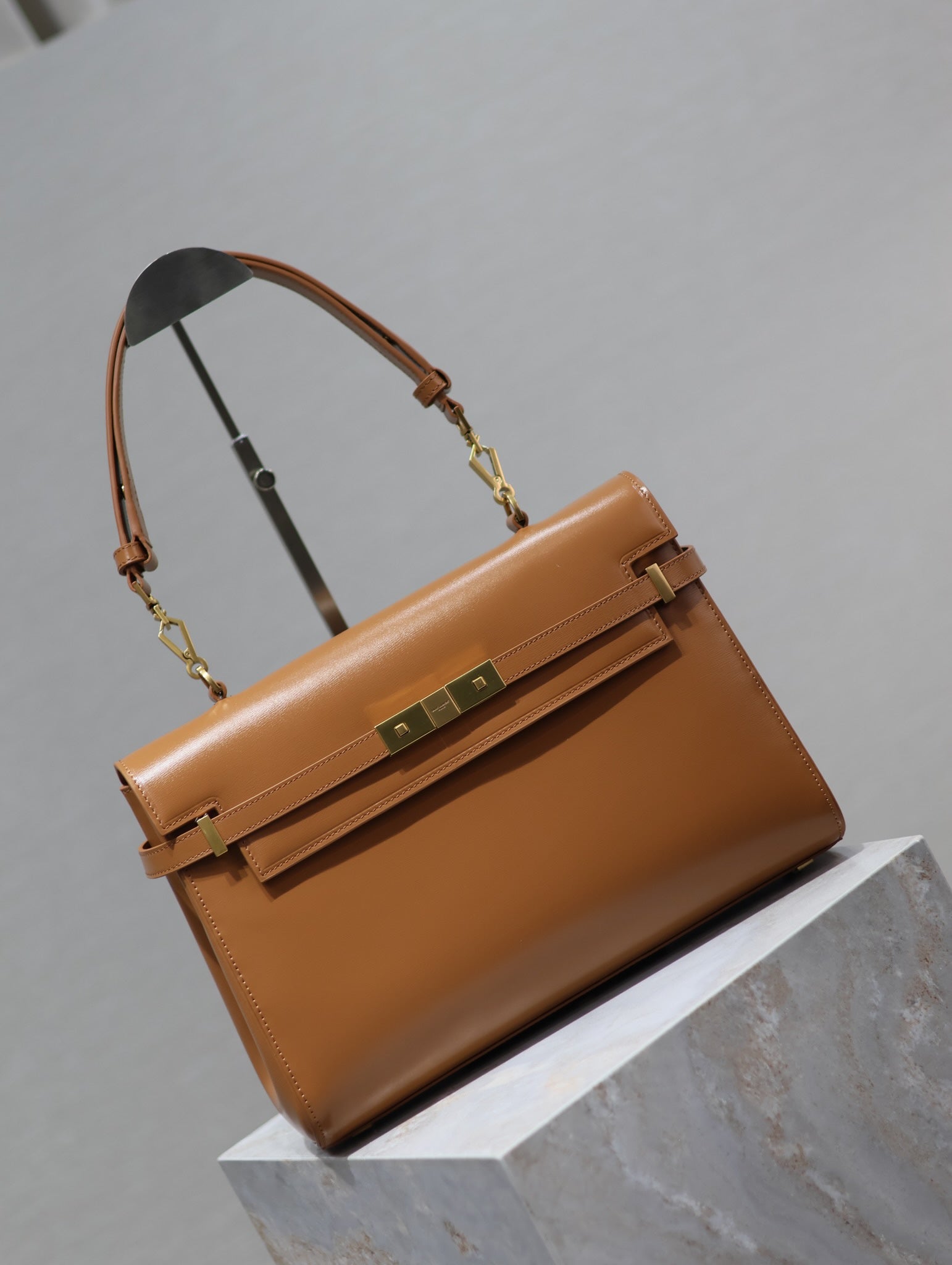 MANHATTAN HANDBAG 32 IN CINNAMON BROWN CALFSKIN GOLD HARDWARE mysite