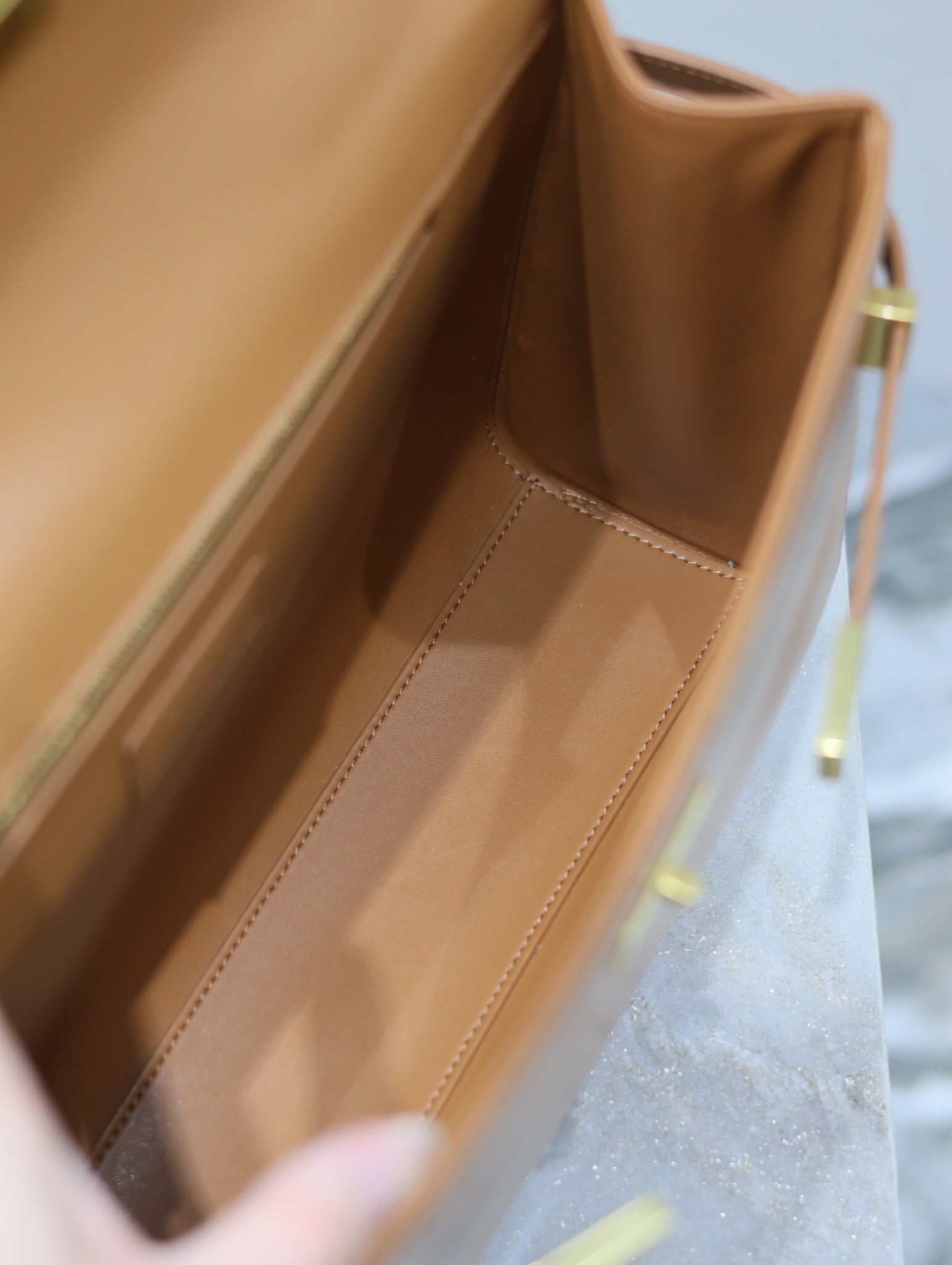 MANHATTAN HANDBAG 32 IN CINNAMON BROWN CALFSKIN GOLD HARDWARE mysite