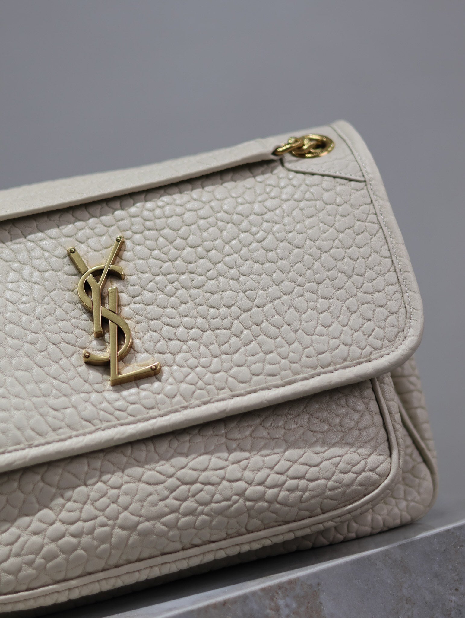 NIKI MEDIUM 28 IN WHITE ELEPHANT PATTERN LAMBSKIN GOLD LOGO mysite