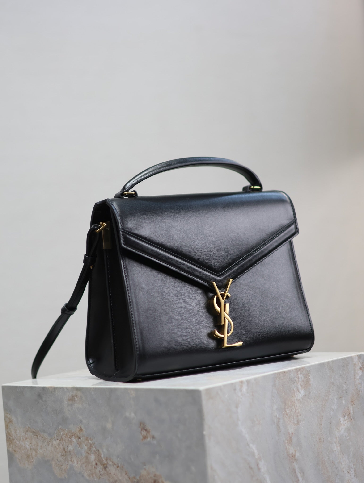 CASSANDRA TOP HANDLE BAG 24 IN BLACK SMOOTH LAMBSKIN GOLD HARDWARE mysite