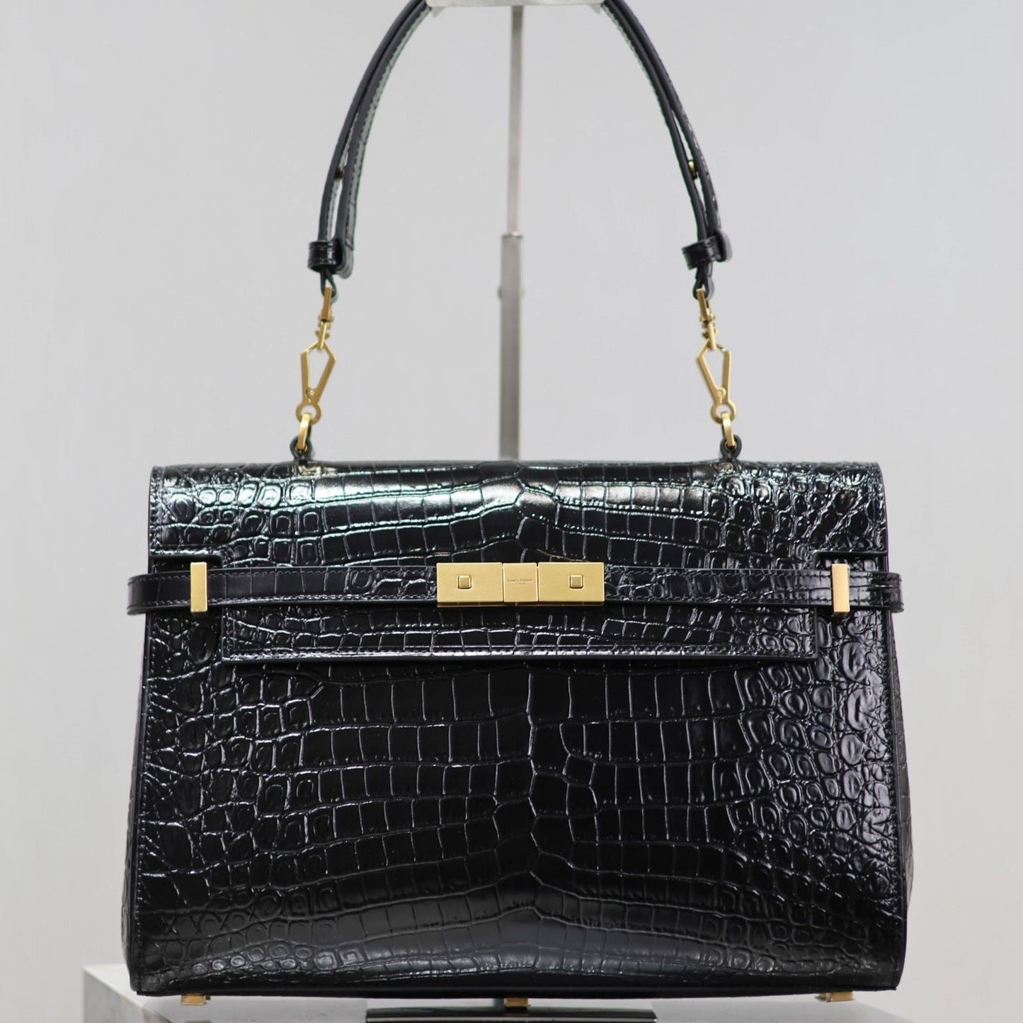 MANHATTAN HANDBAG 32 IN BLACK CROCODILE-EMBOSSED CALFSKIN GOLD HARDWARE mysite