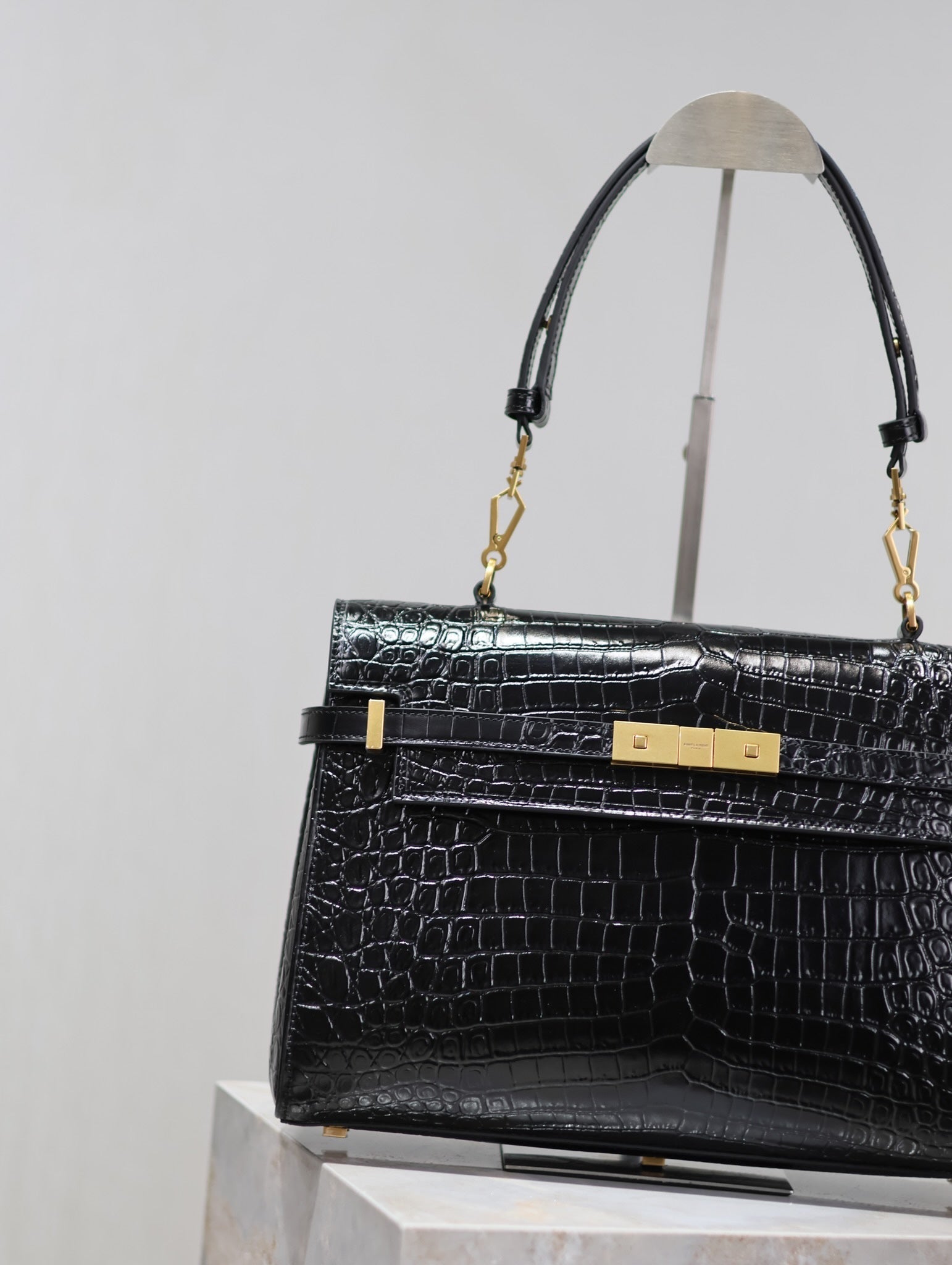 MANHATTAN HANDBAG 32 IN BLACK CROCODILE-EMBOSSED CALFSKIN GOLD HARDWARE mysite